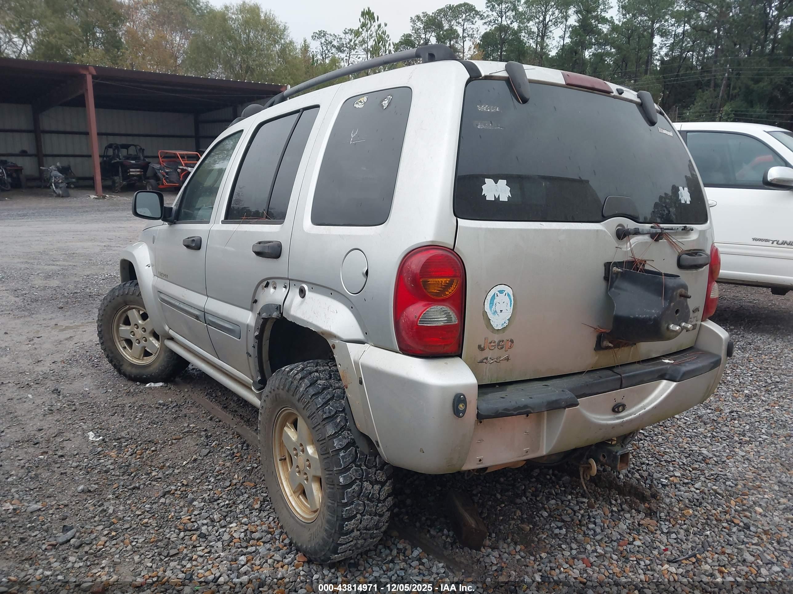 JEEP LIBERTY image 3