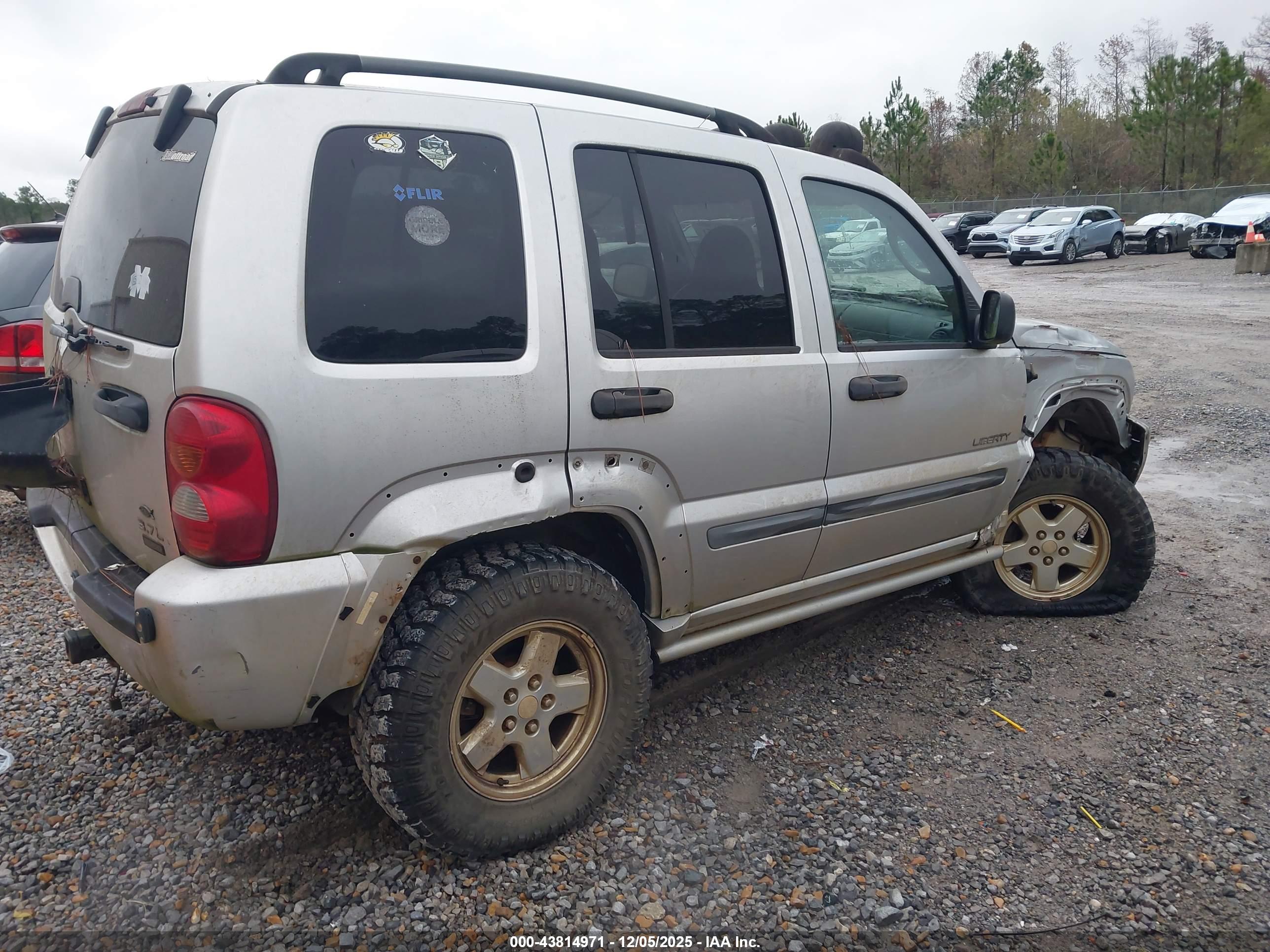 JEEP LIBERTY image 4