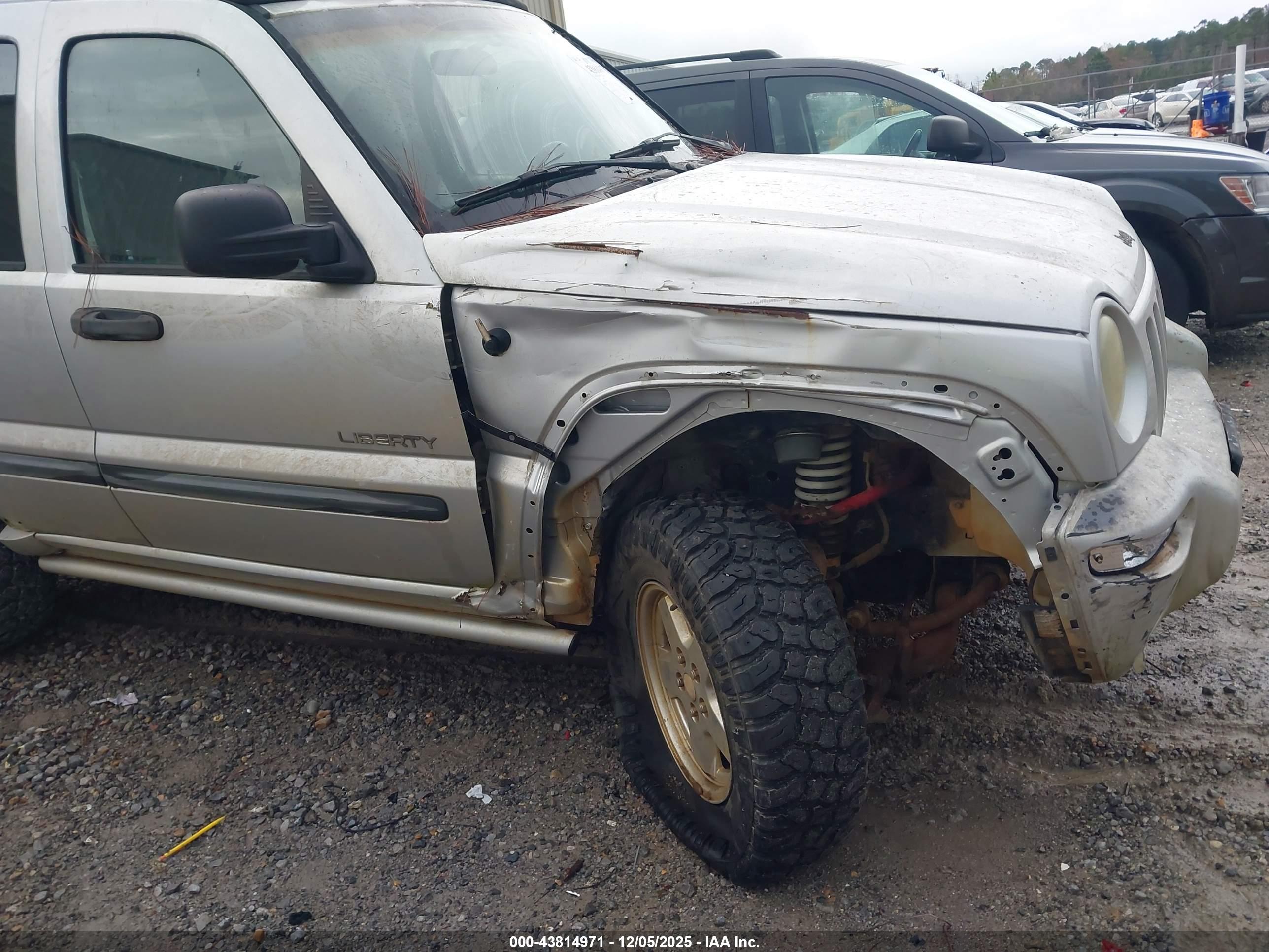 JEEP LIBERTY image 6