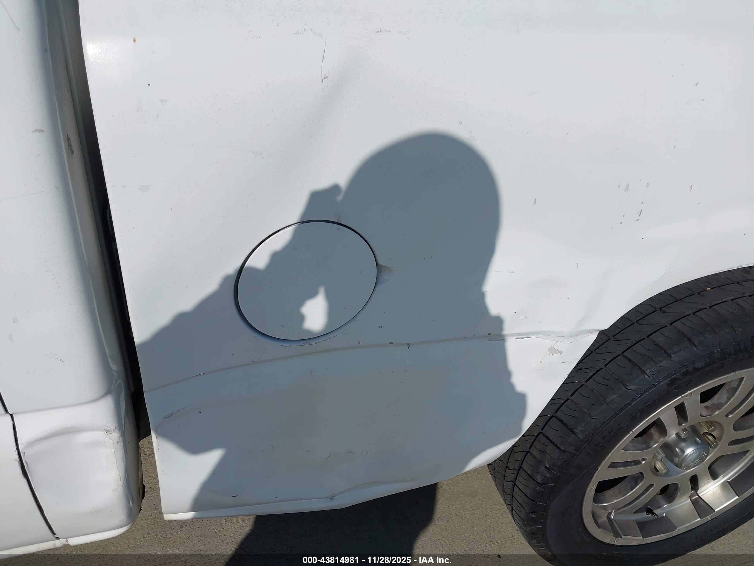 CHEVROLET SILVERADO image 6