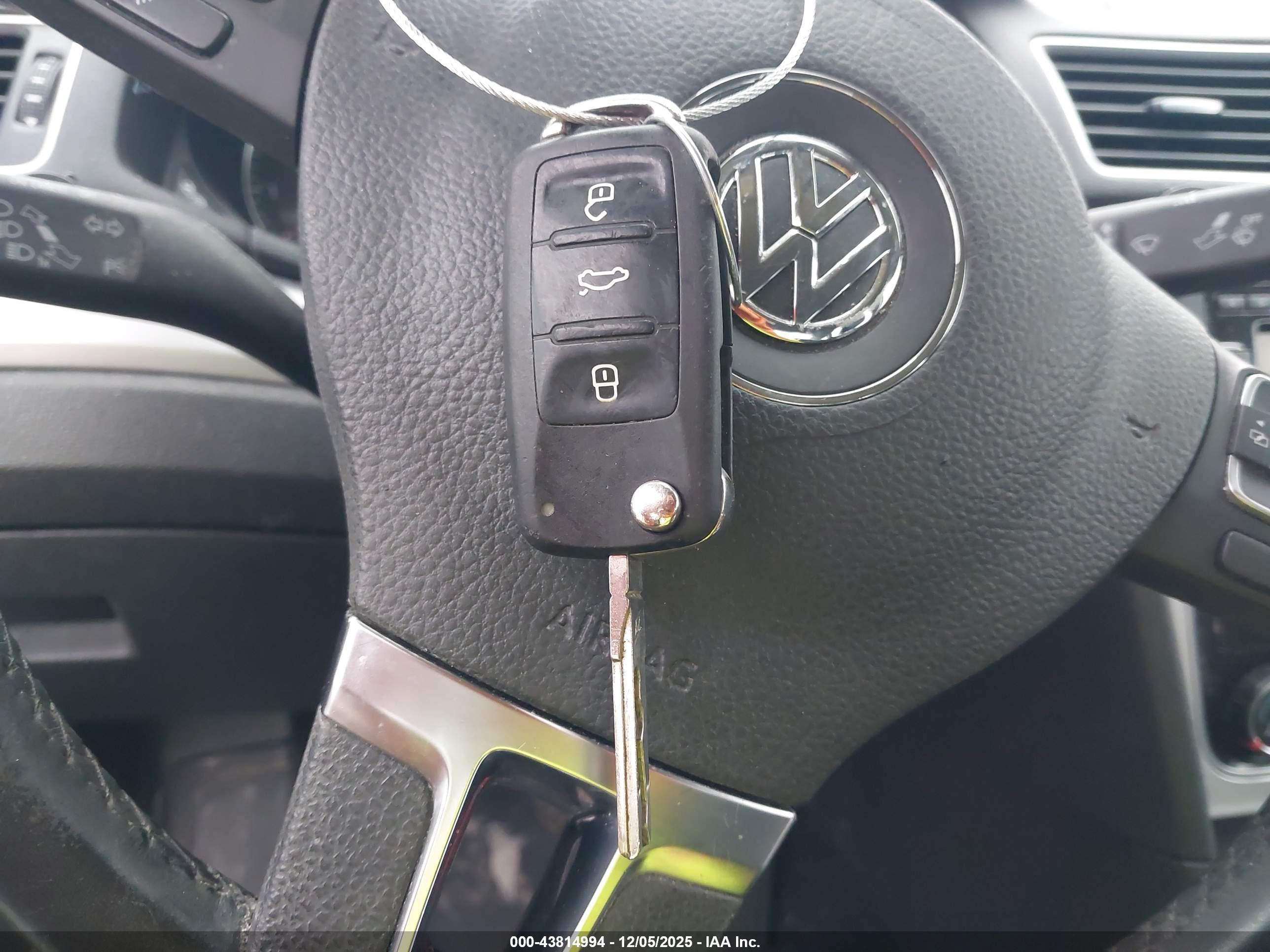 VOLKSWAGEN PASSAT image 11