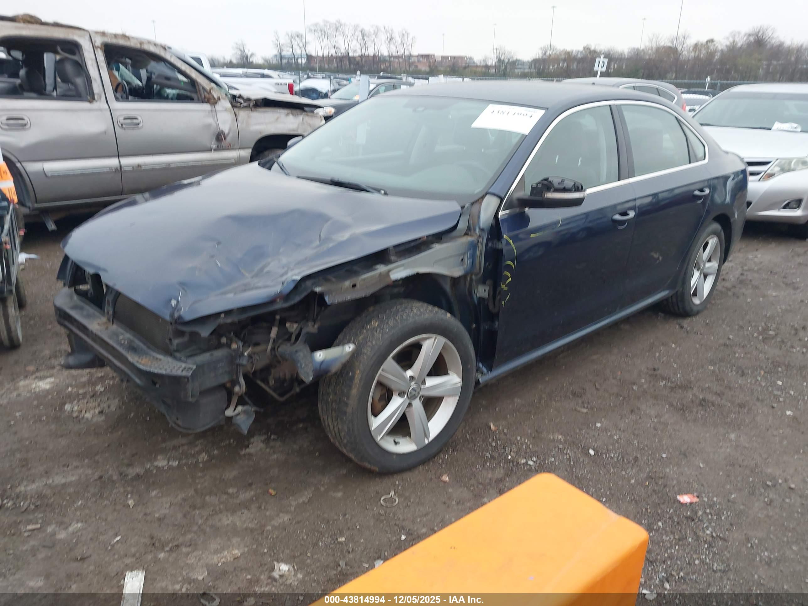 VOLKSWAGEN PASSAT image 2
