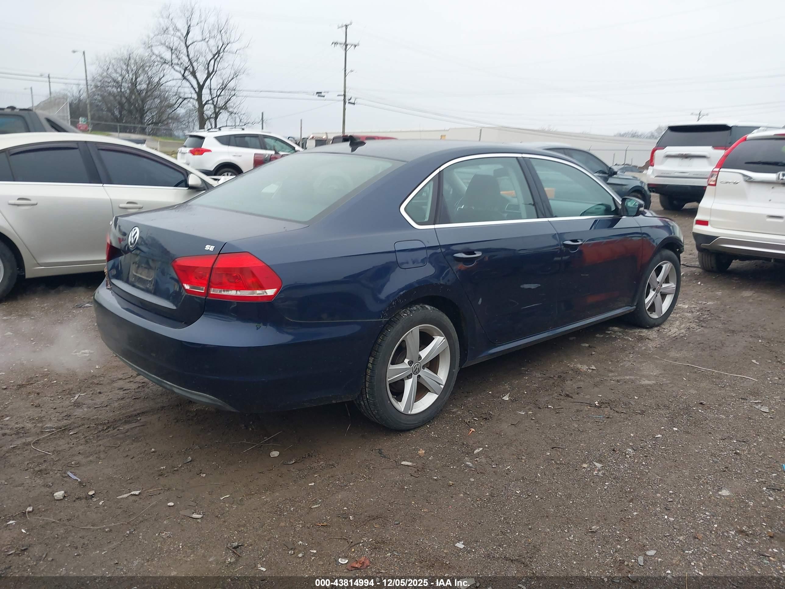 VOLKSWAGEN PASSAT image 4