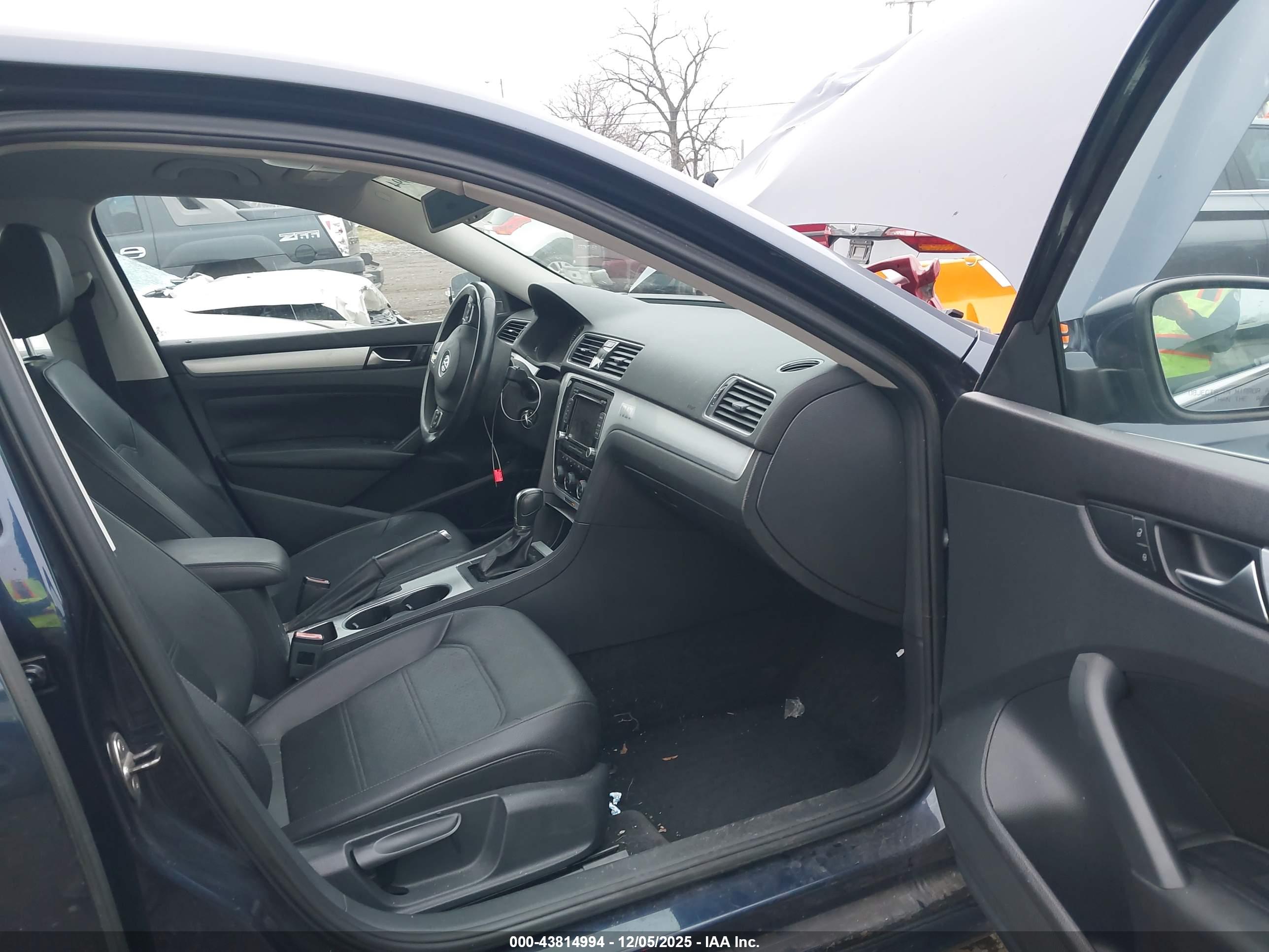 VOLKSWAGEN PASSAT image 5
