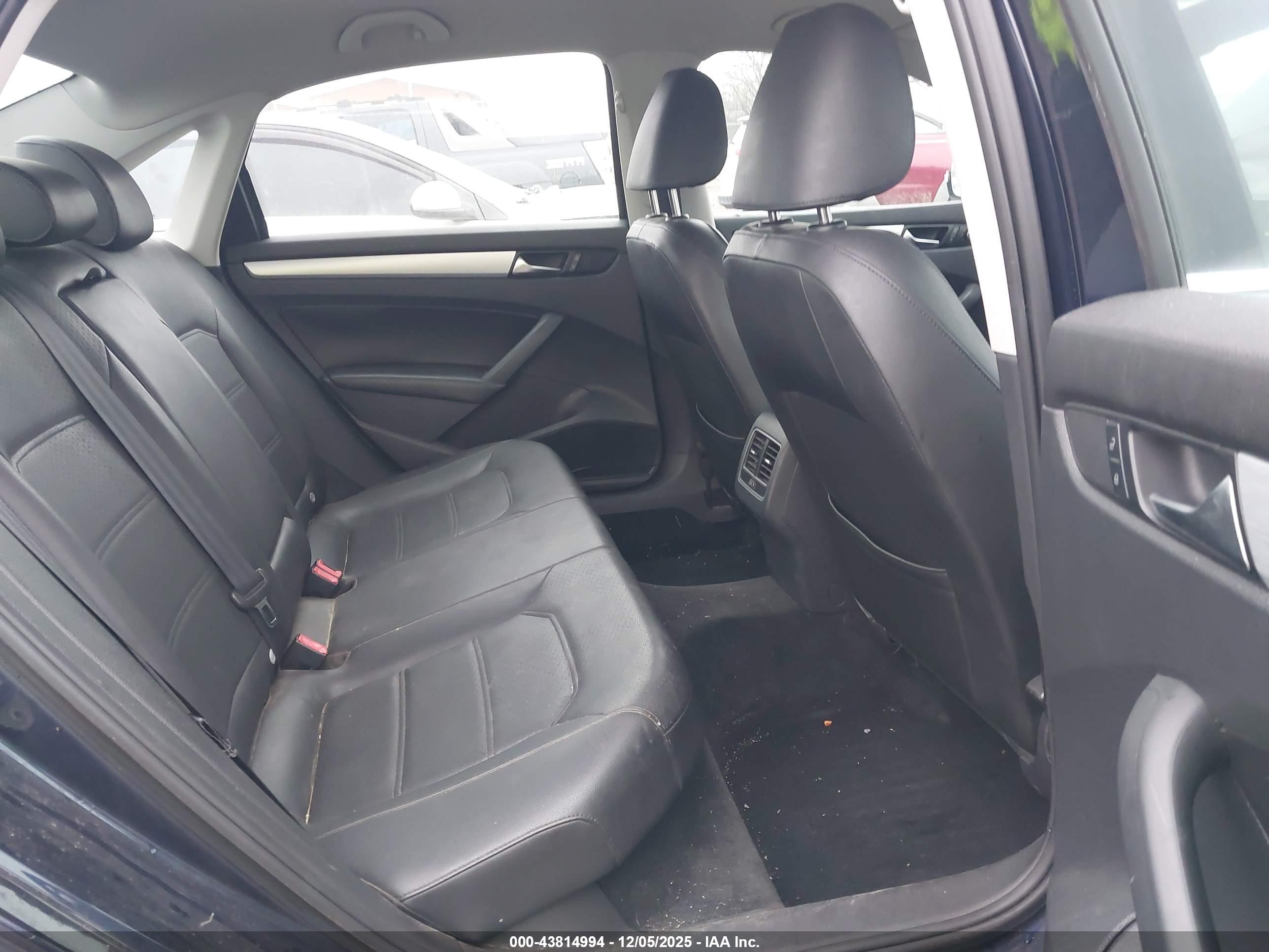 VOLKSWAGEN PASSAT image 8