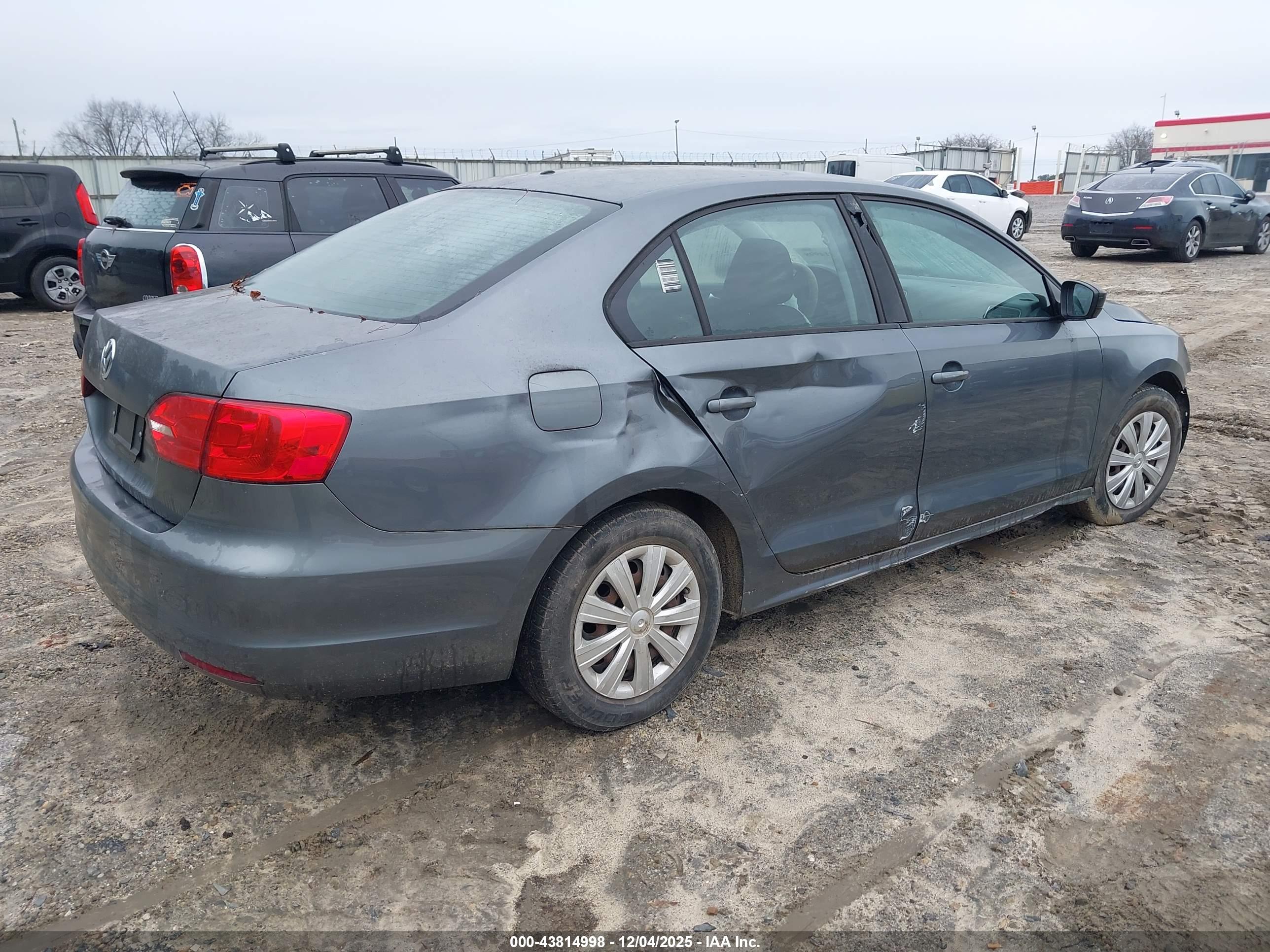VOLKSWAGEN JETTA image 4