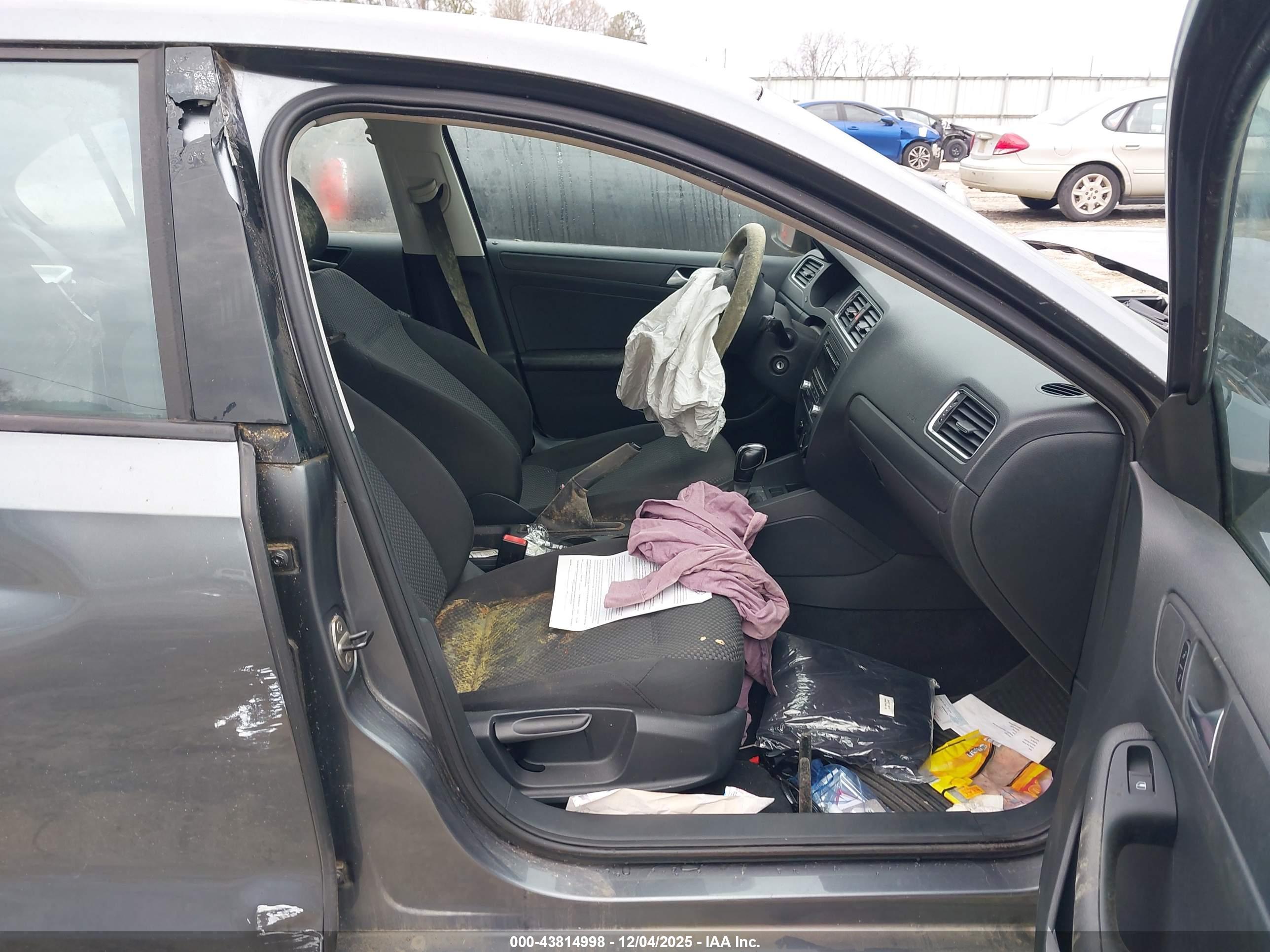 VOLKSWAGEN JETTA image 5