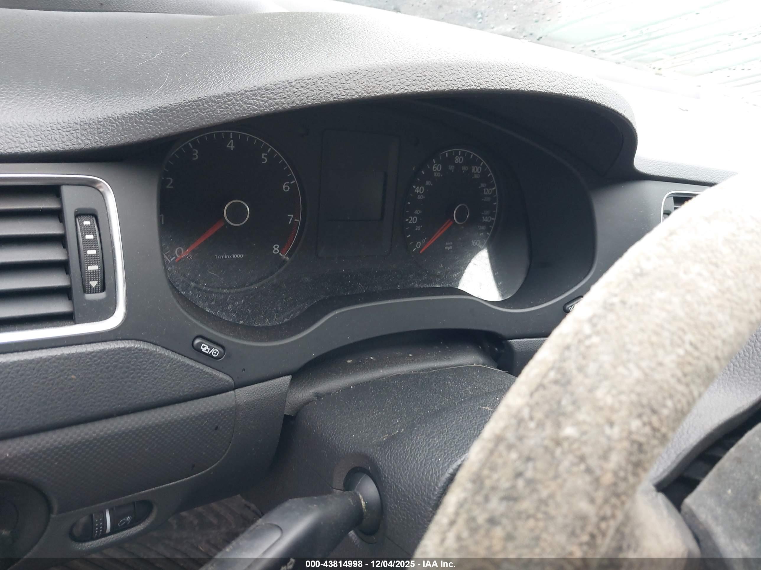 VOLKSWAGEN JETTA image 7
