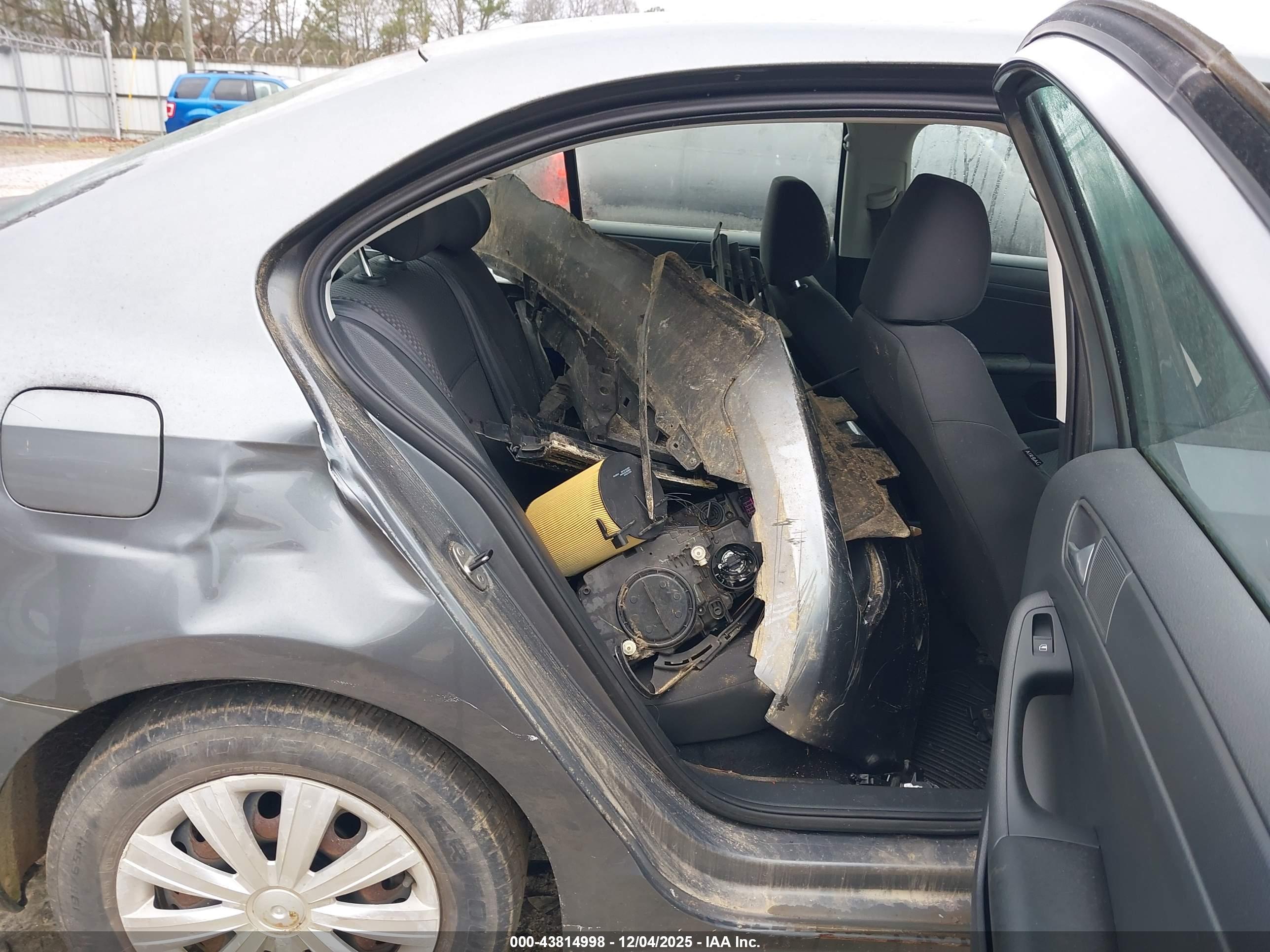 VOLKSWAGEN JETTA image 8