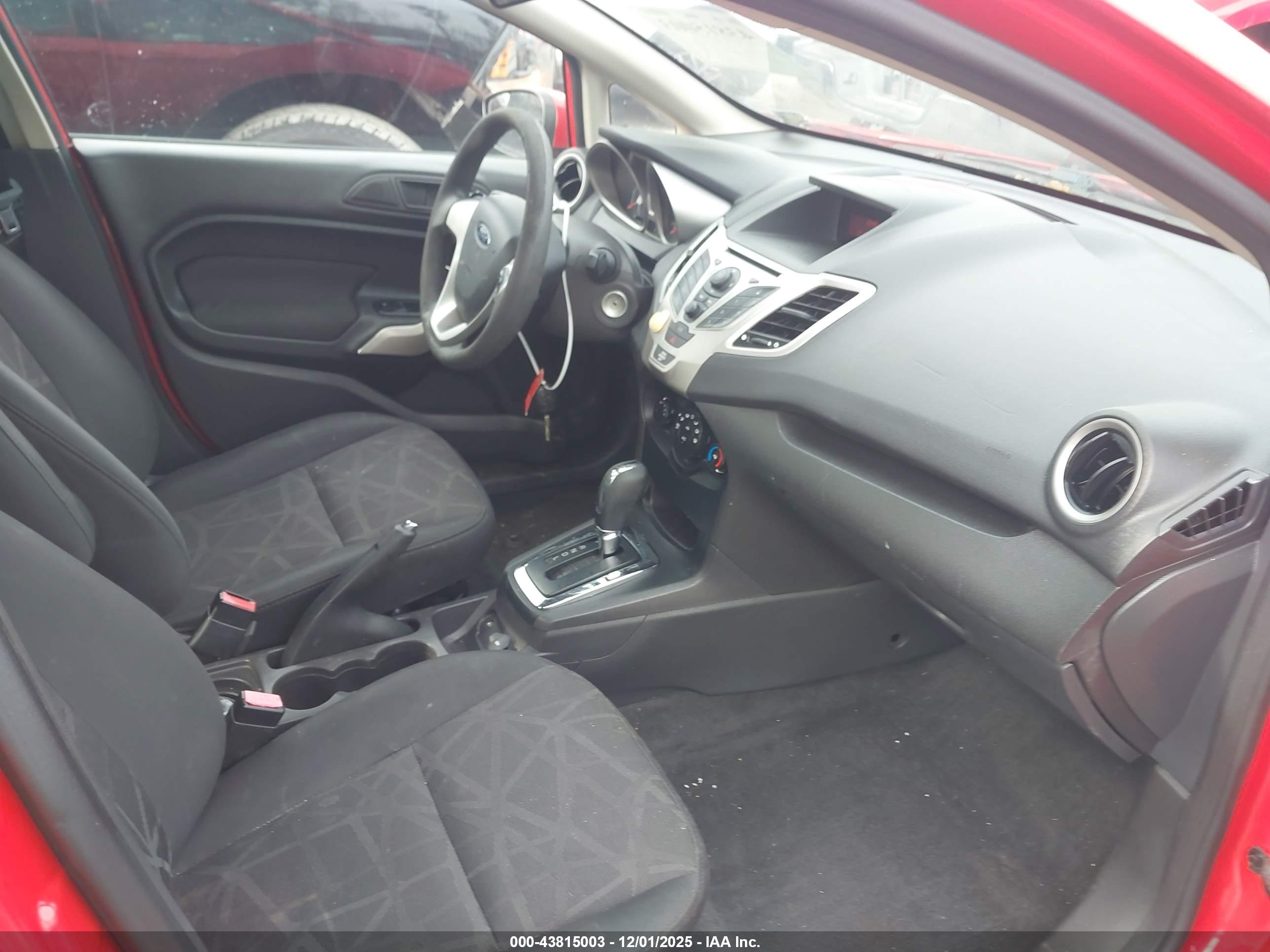 FORD FIESTA image 5