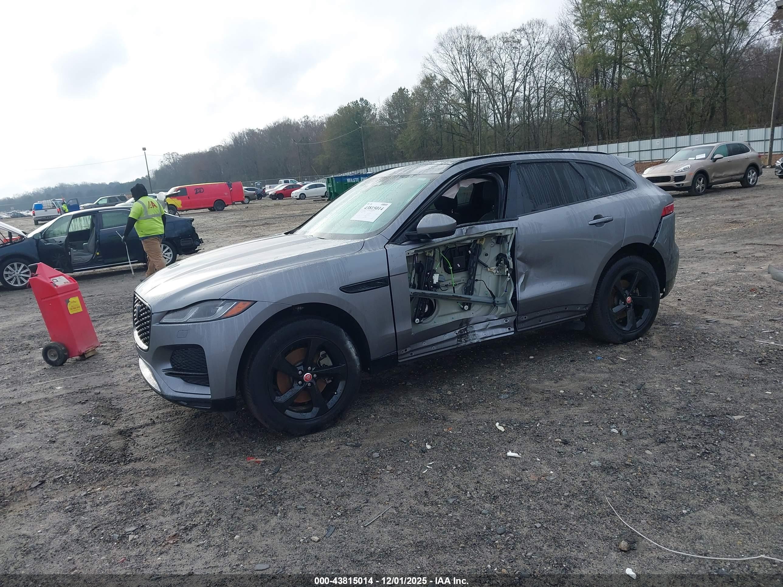 JAGUAR F-PACE image 2