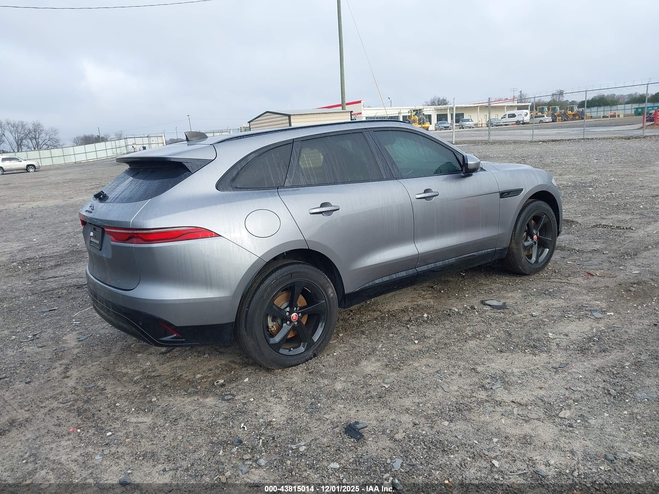 JAGUAR F-PACE image 4