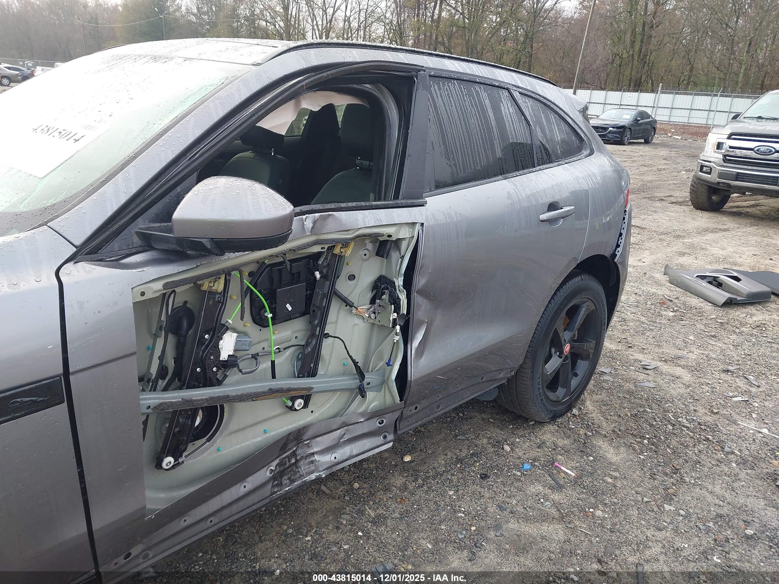 JAGUAR F-PACE image 6
