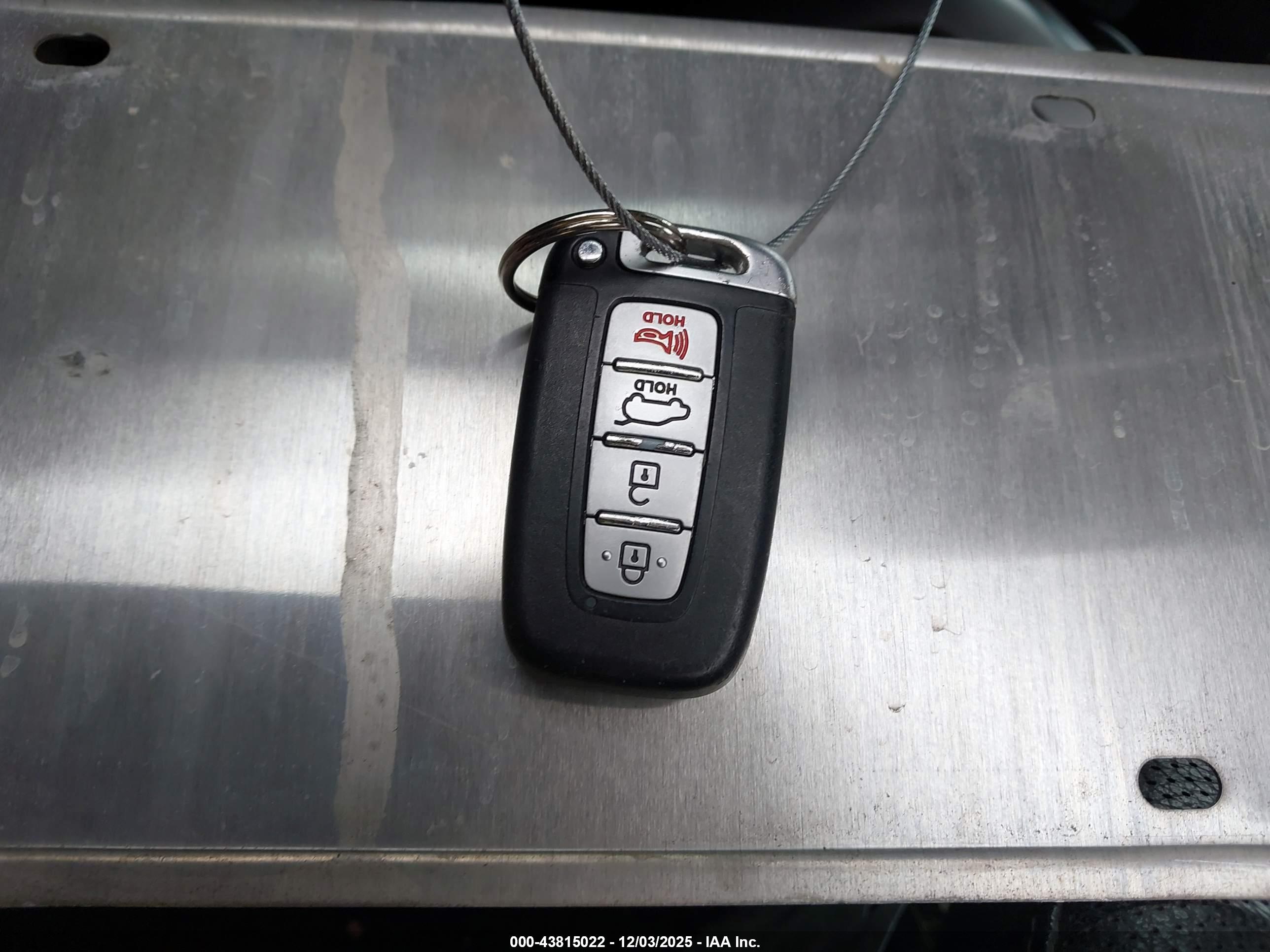 HYUNDAI VELOSTER image 11