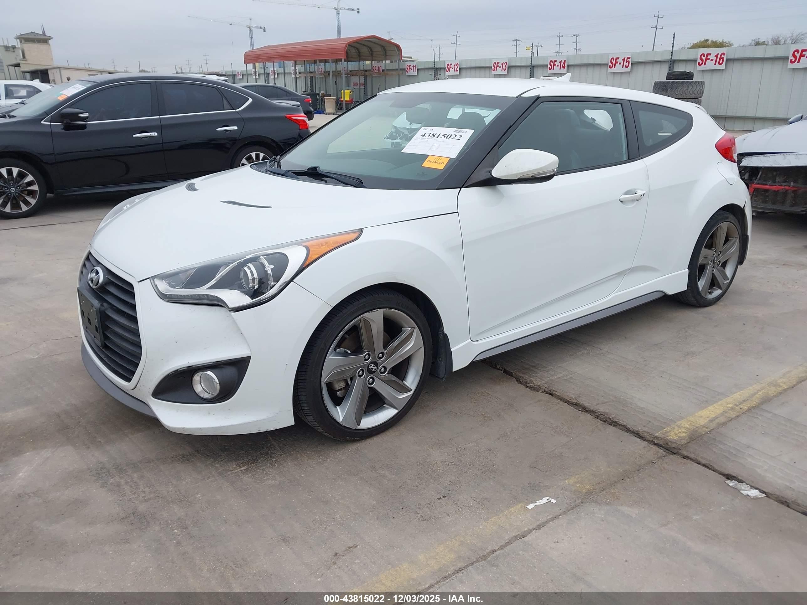 HYUNDAI VELOSTER image 2