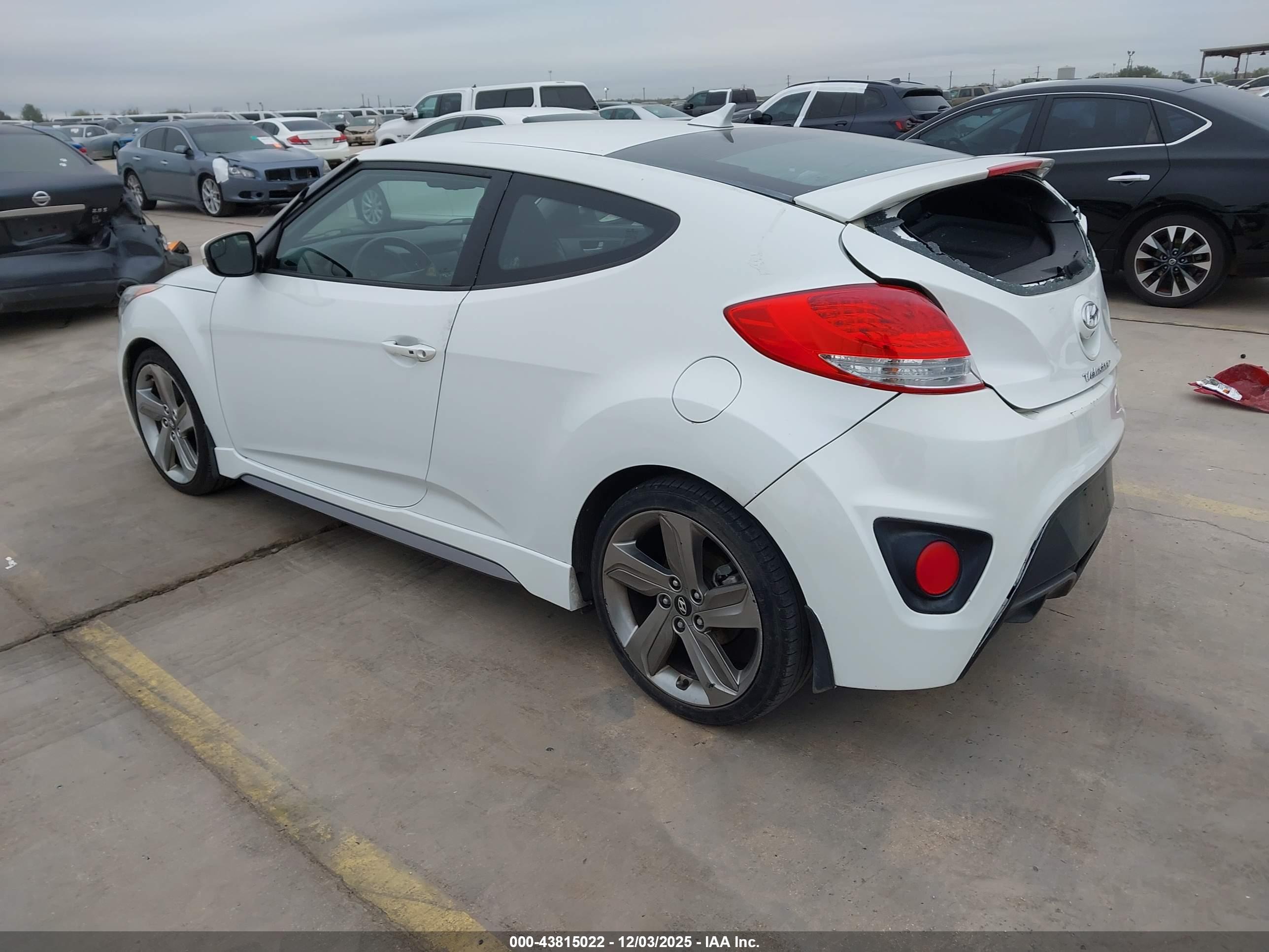 HYUNDAI VELOSTER image 3