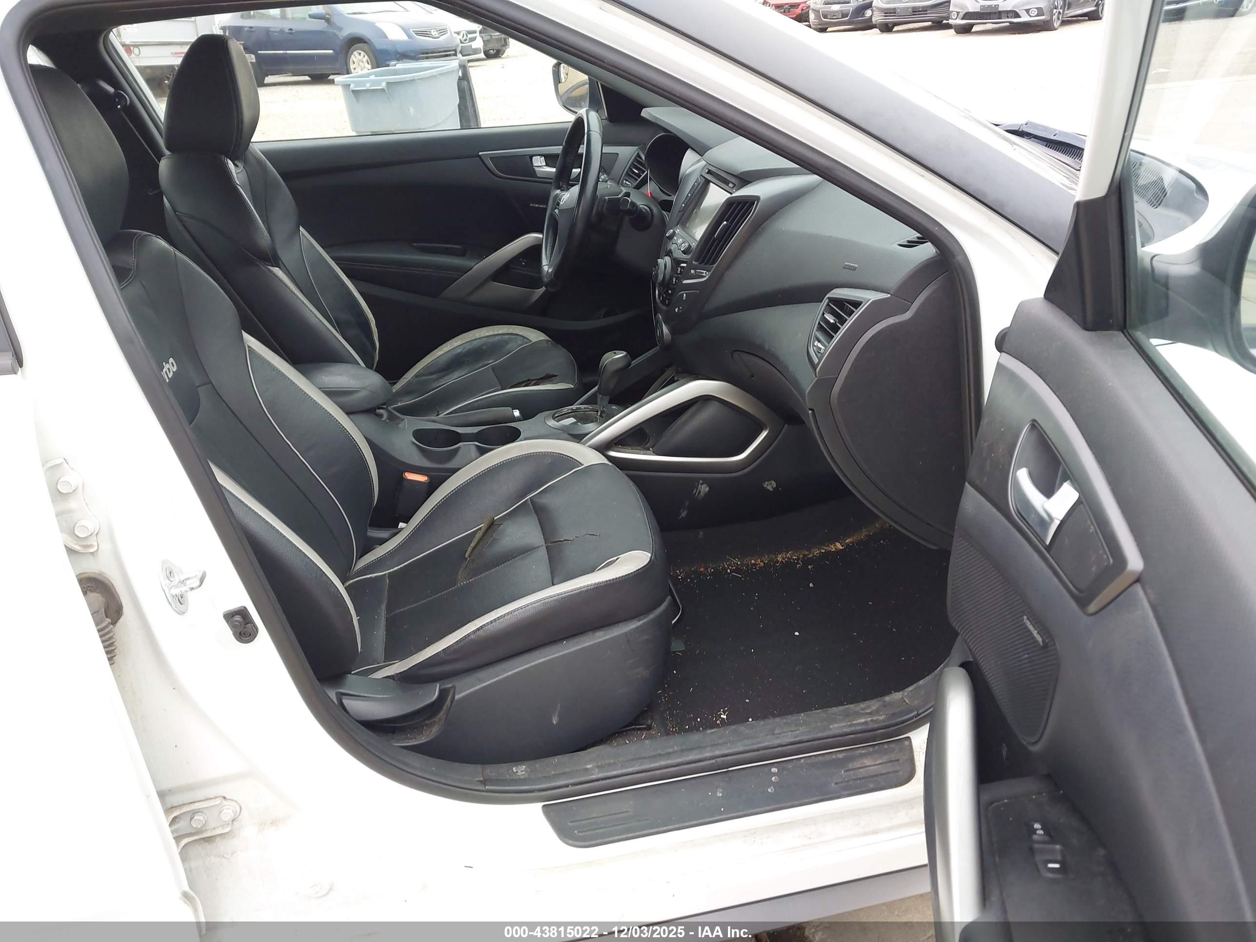 HYUNDAI VELOSTER image 5