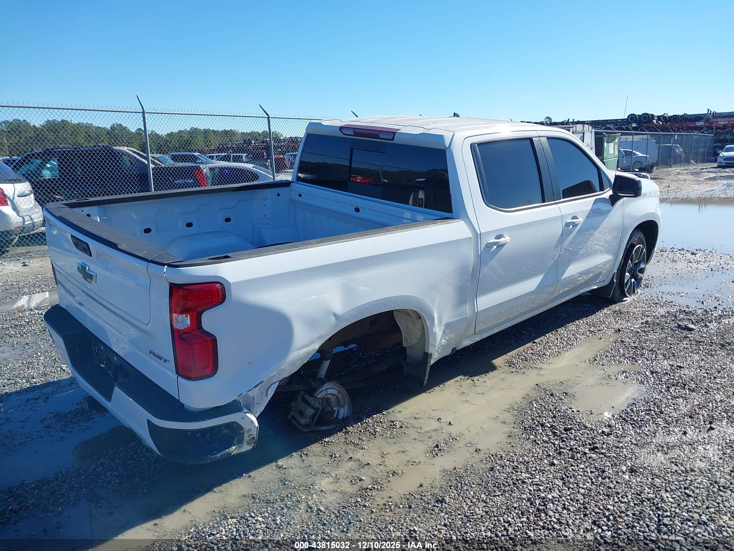 CHEVROLET SILVERADO image 4