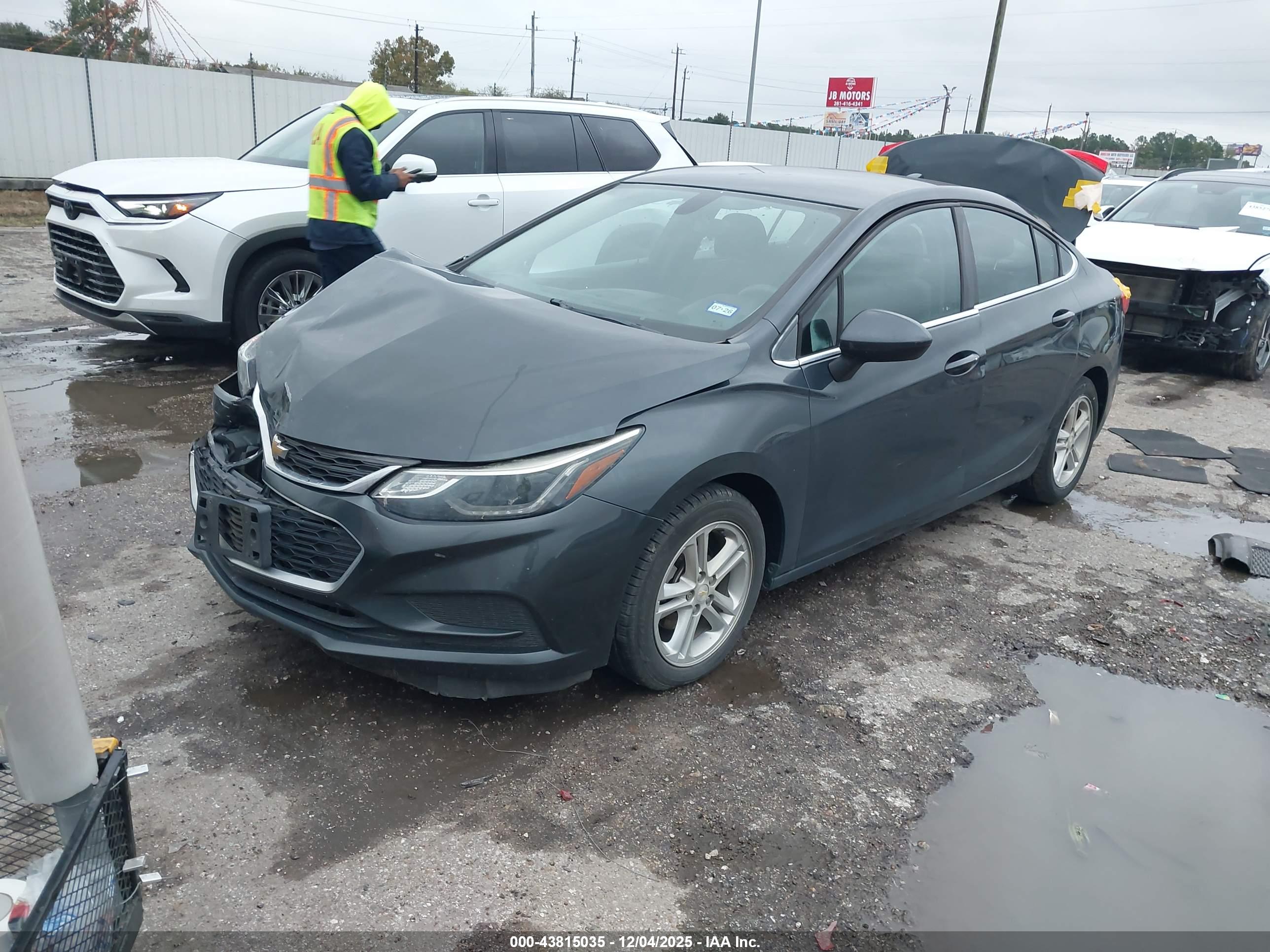 CHEVROLET CRUZE image 2