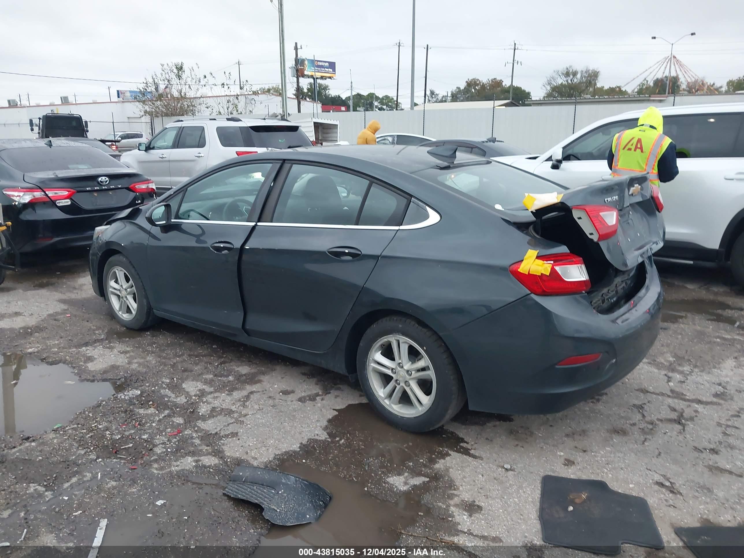CHEVROLET CRUZE image 3