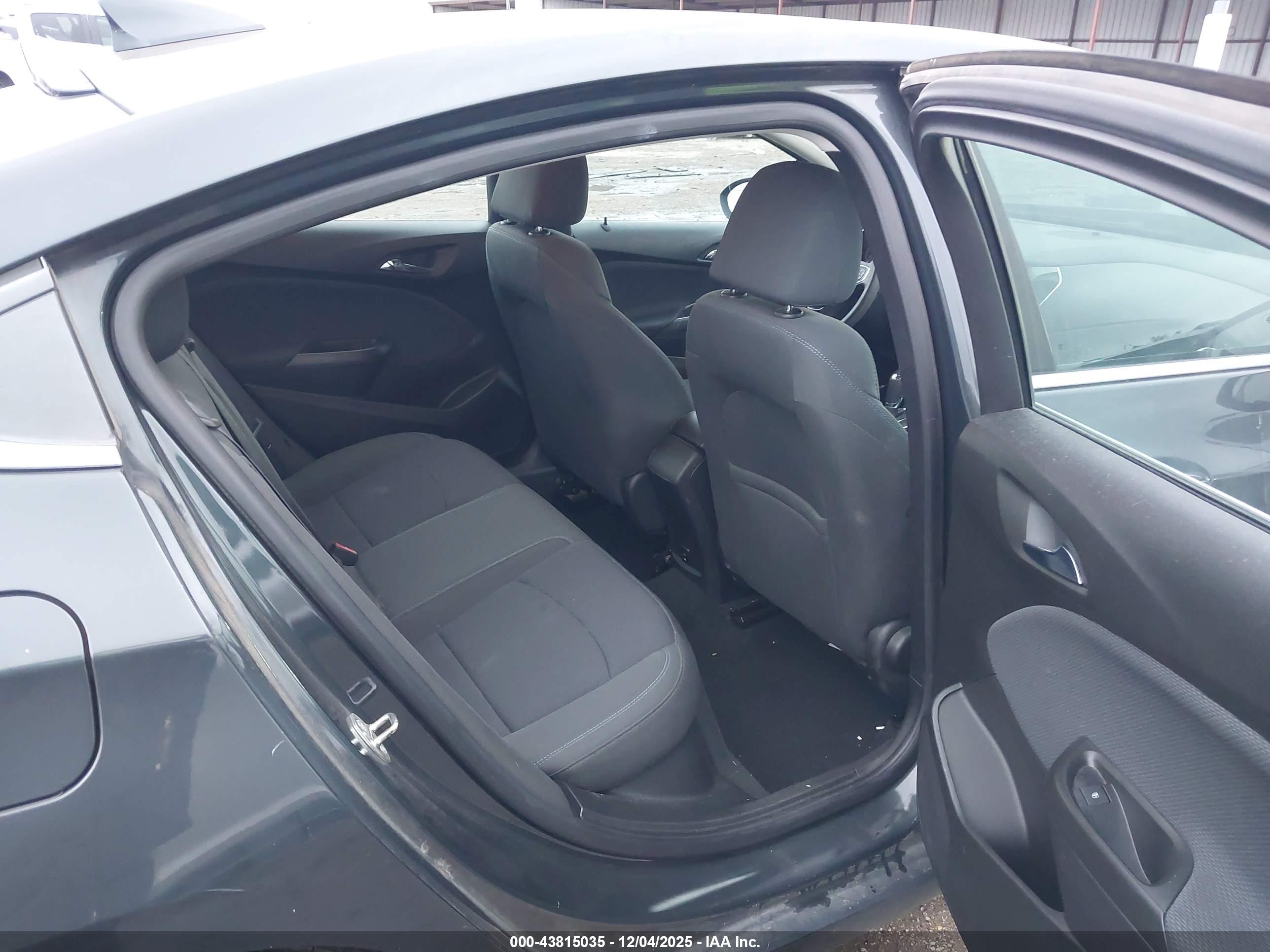CHEVROLET CRUZE image 8