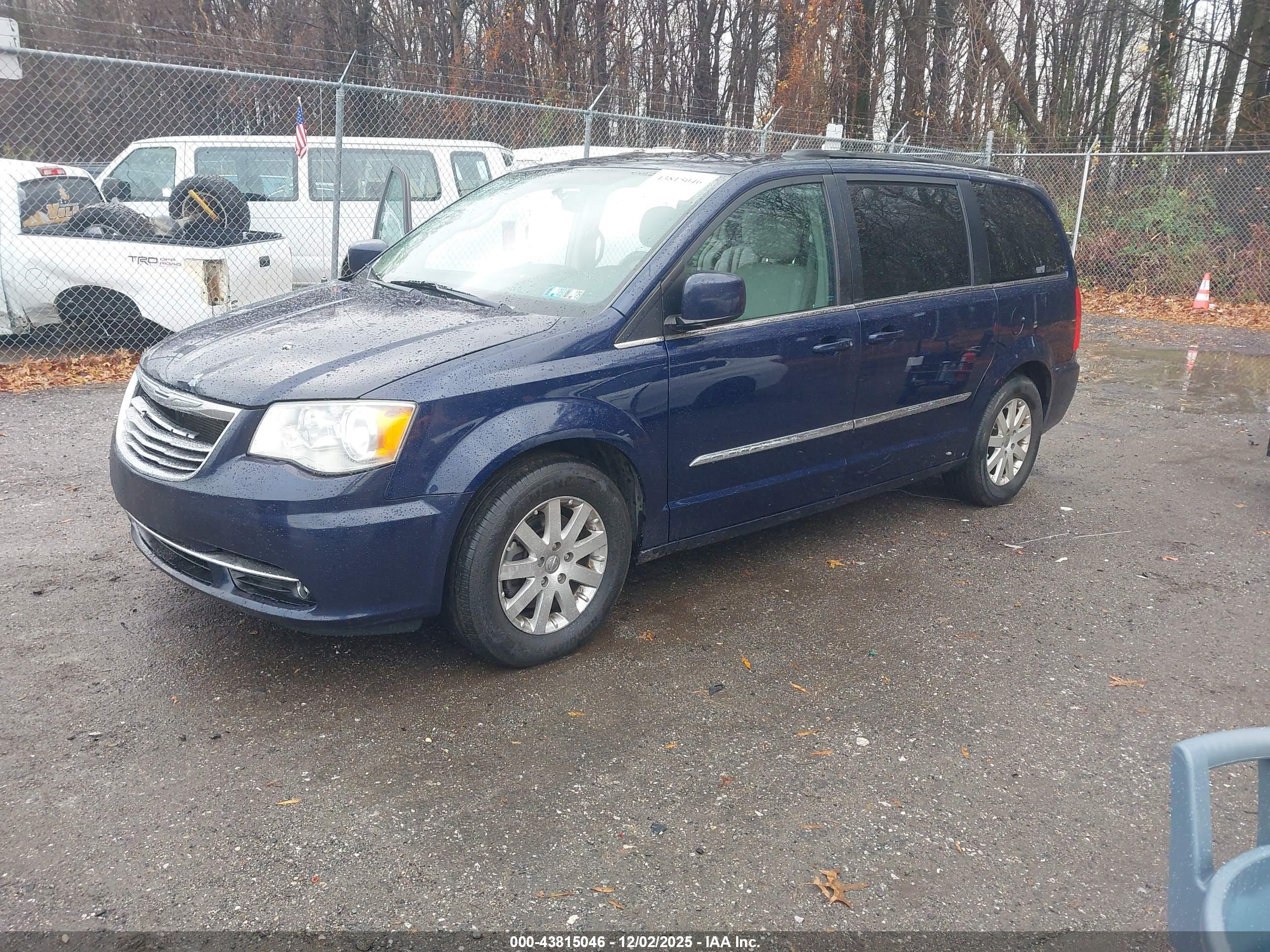 CHRYSLER TOWN image 2