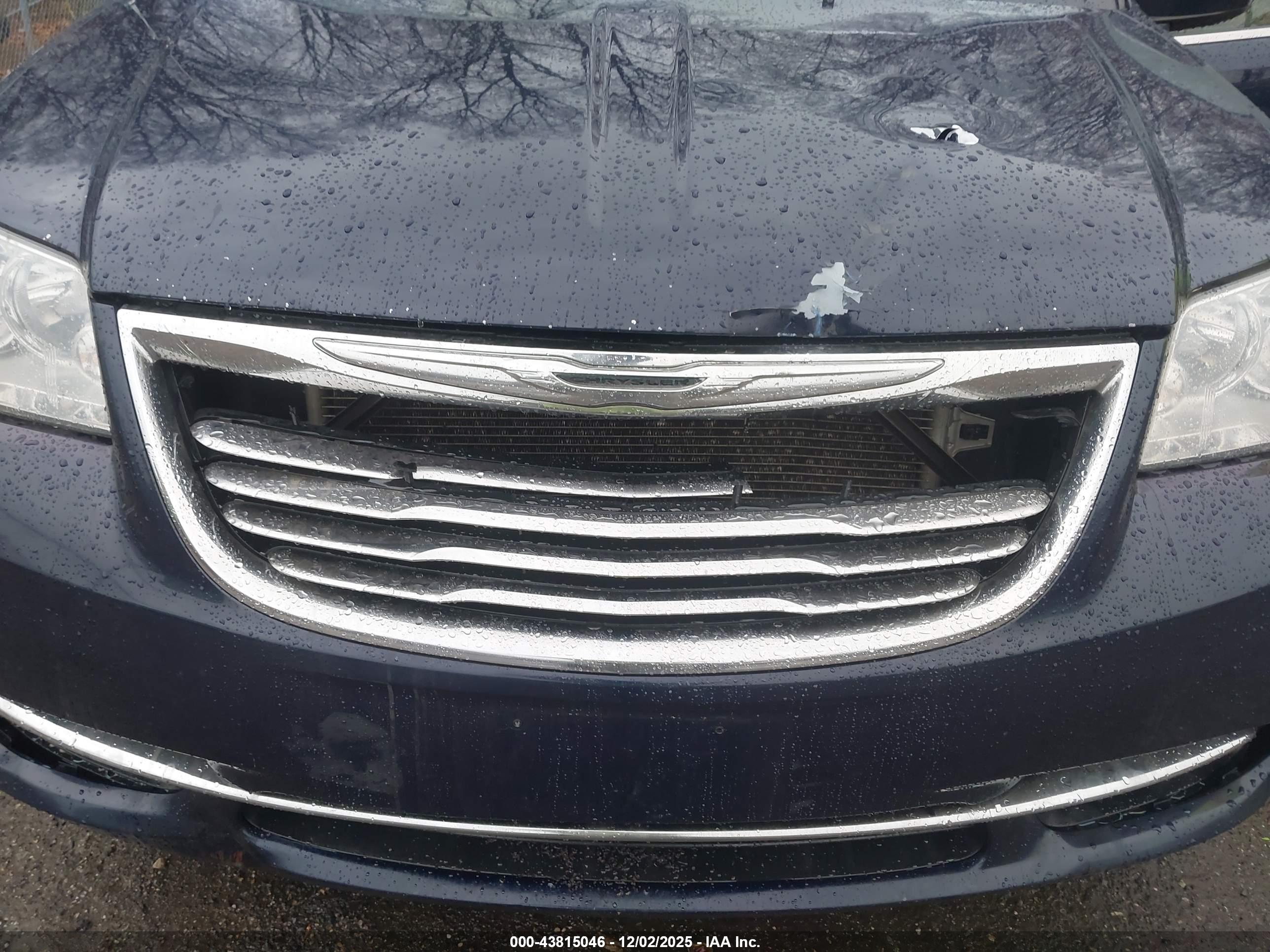 CHRYSLER TOWN image 6