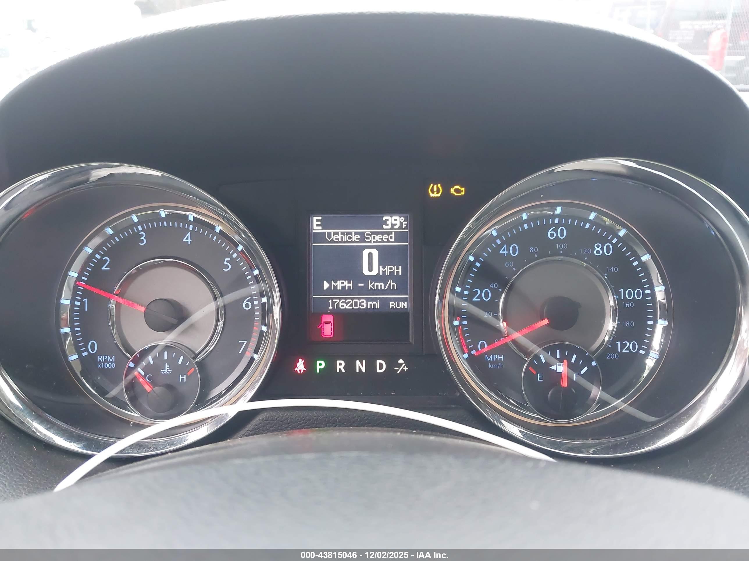 CHRYSLER TOWN image 7