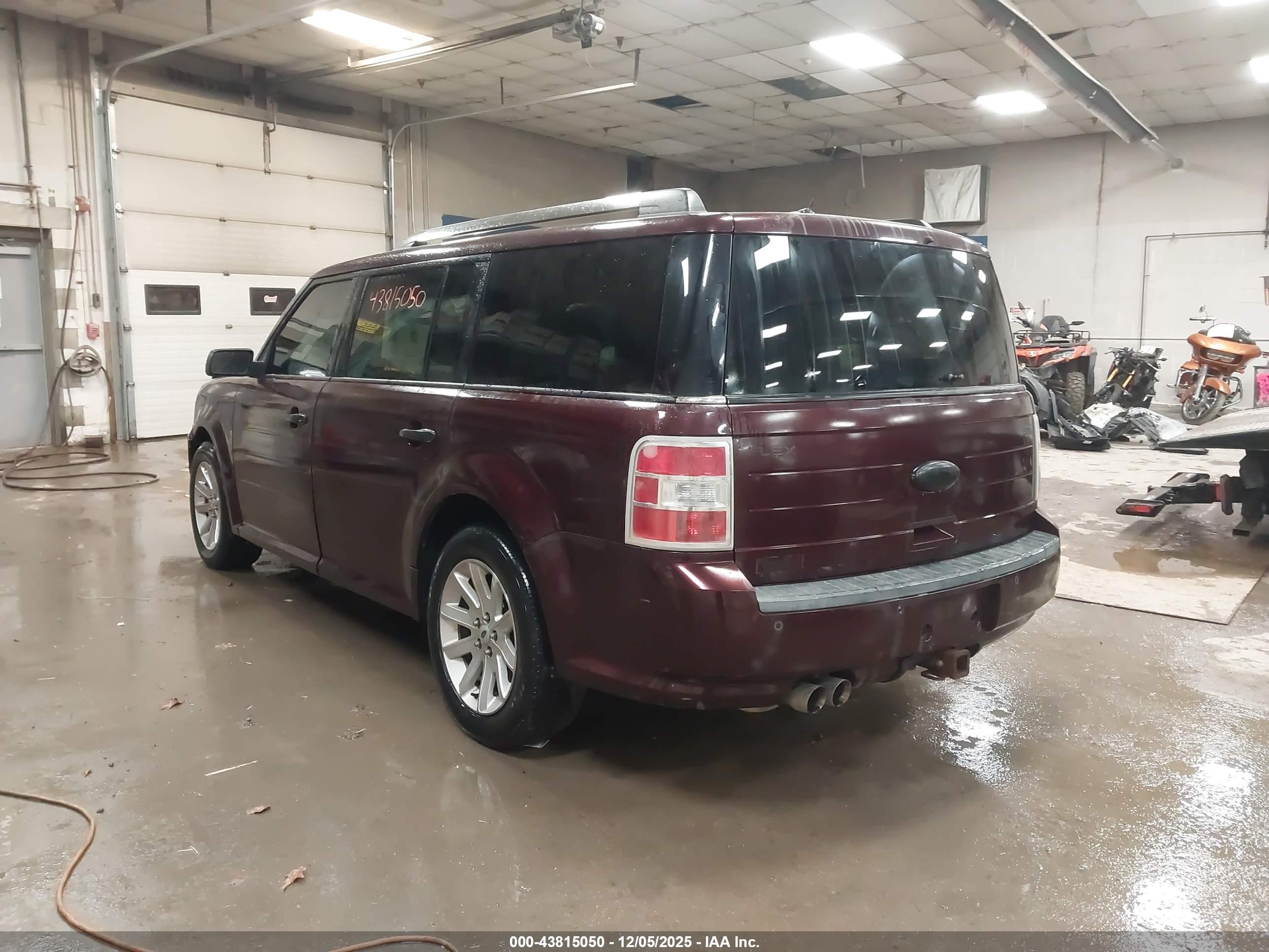 FORD FLEX image 3