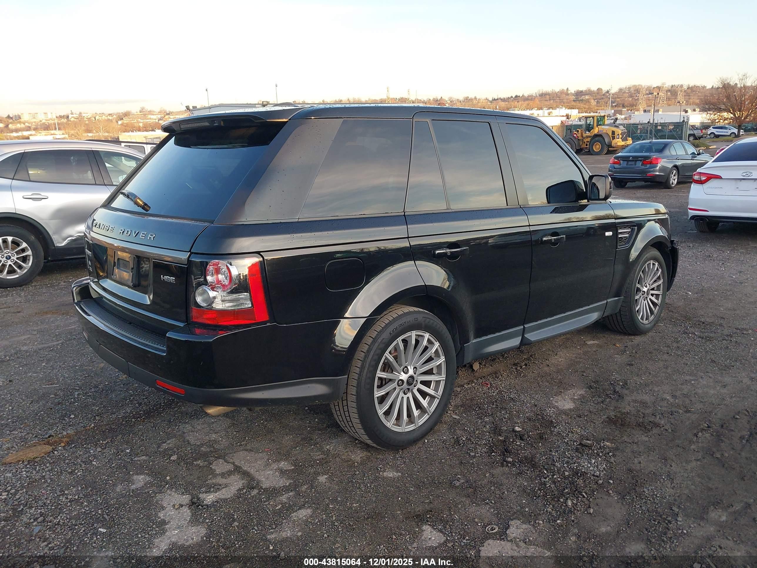LAND ROVER image 4