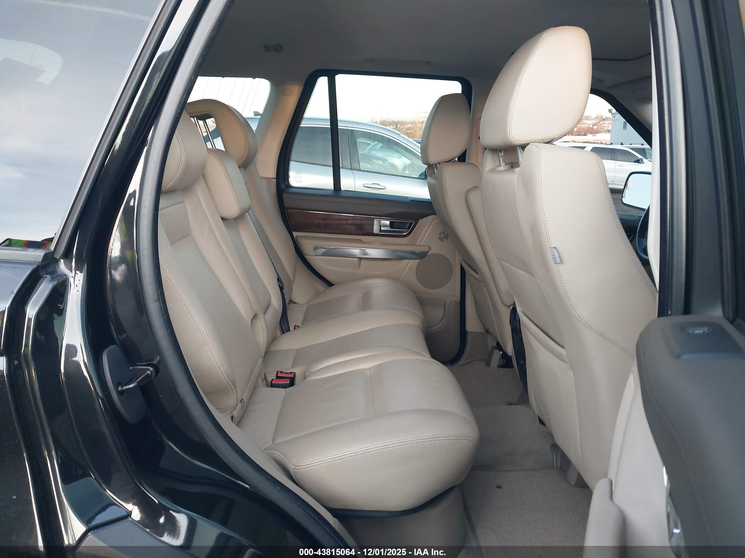 LAND ROVER image 8