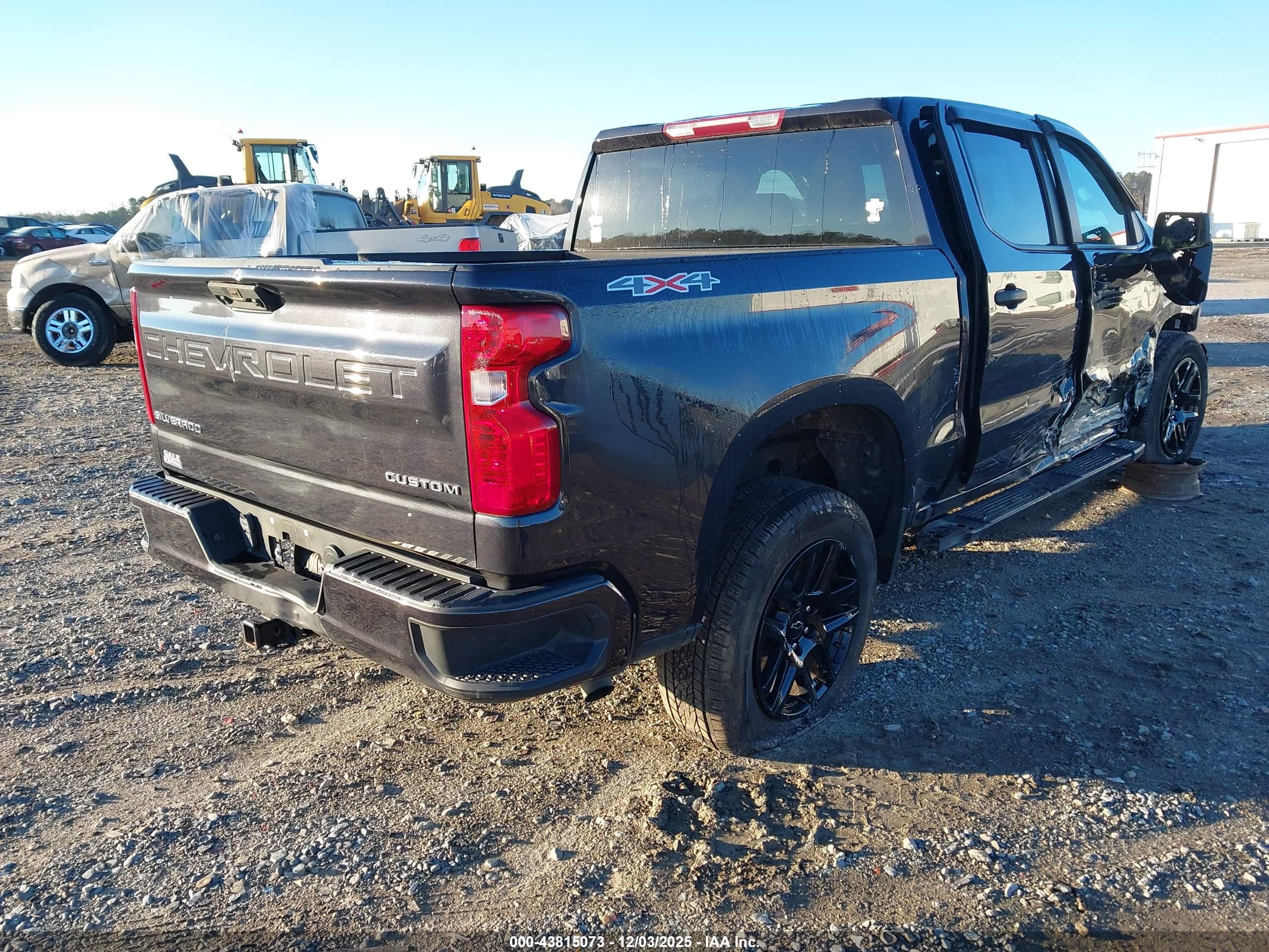 CHEVROLET SILVERADO image 4