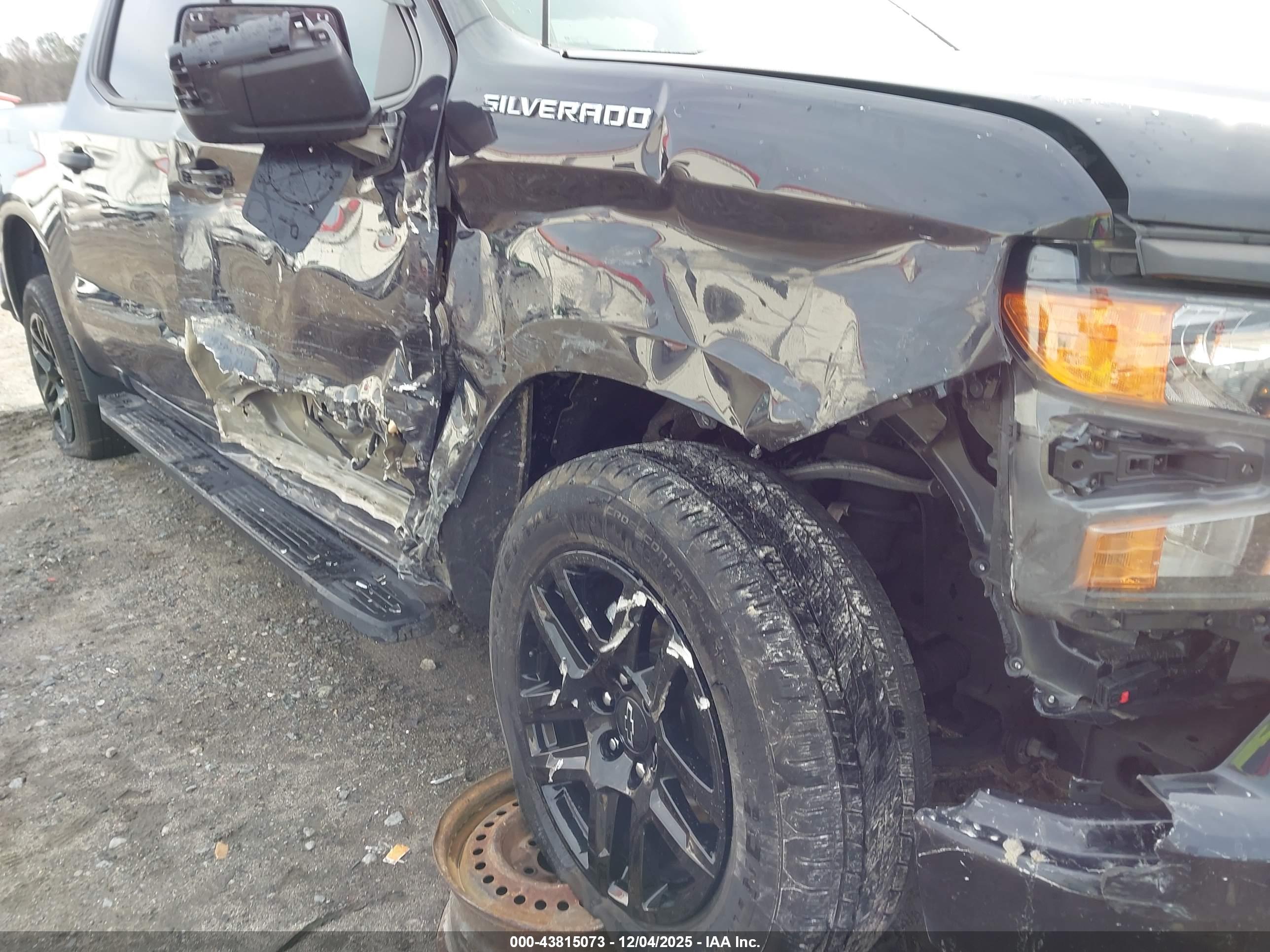 CHEVROLET SILVERADO image 6