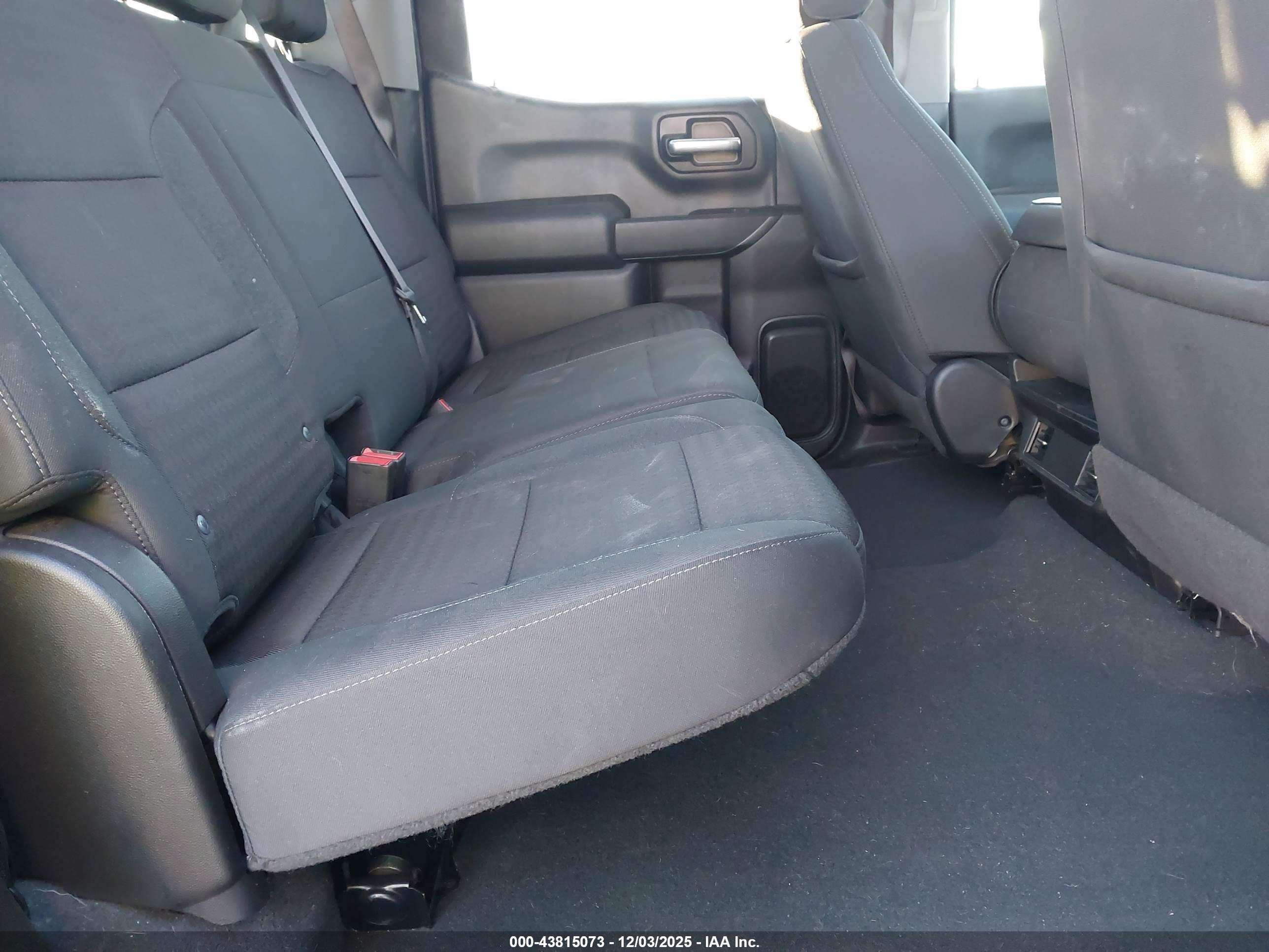 CHEVROLET SILVERADO image 8