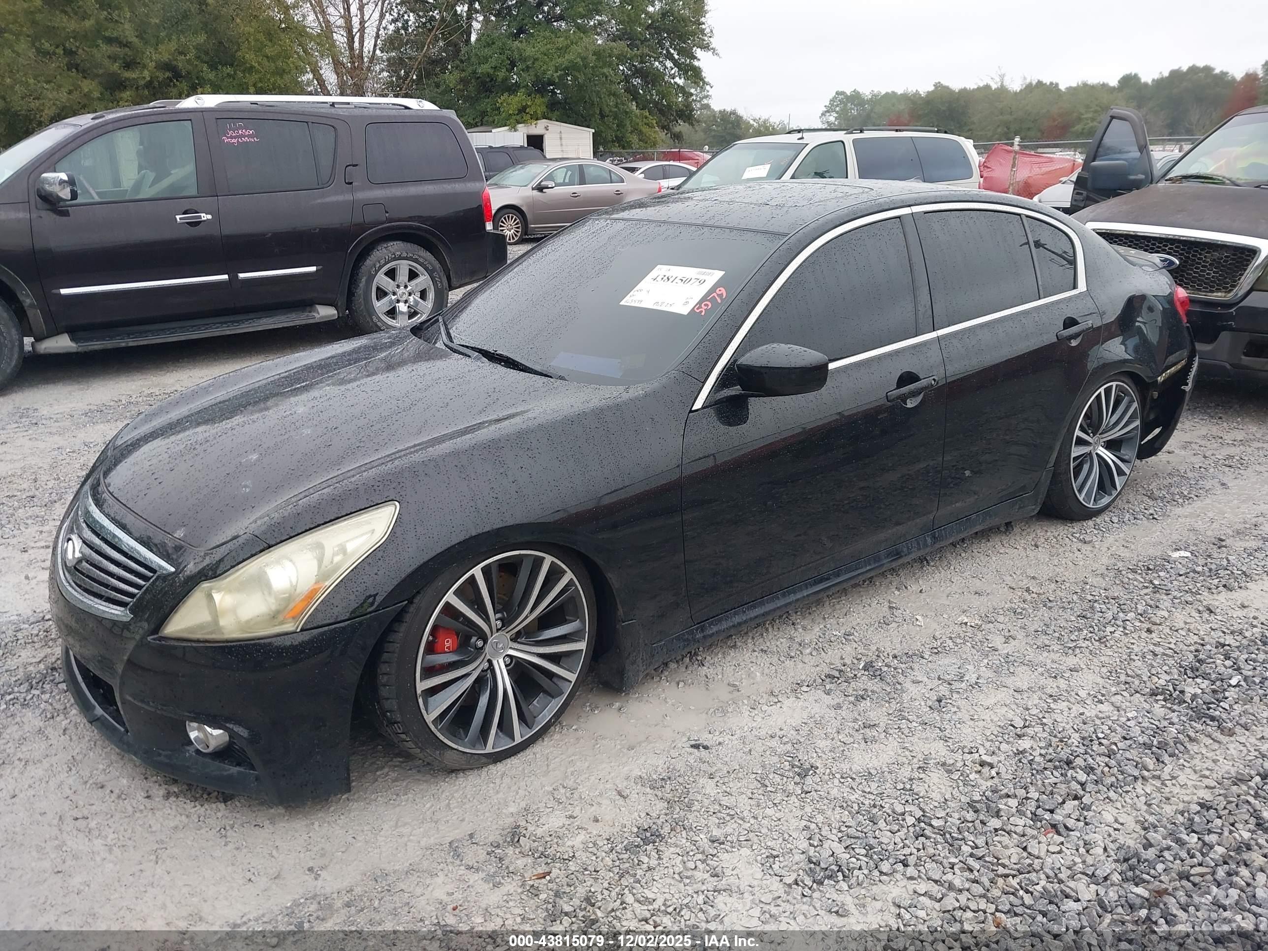 INFINITI G37 image 2