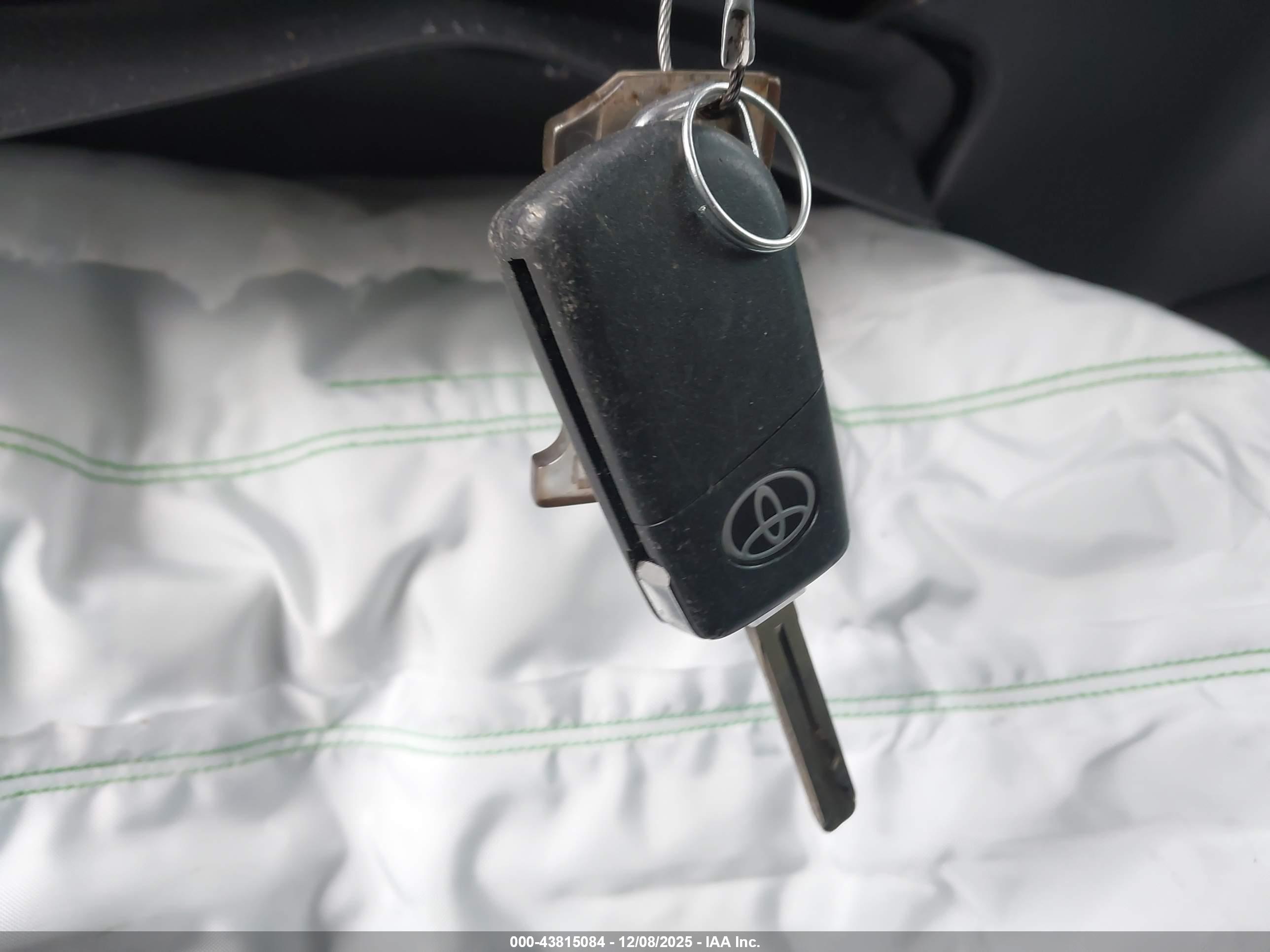 TOYOTA CAMRY image 11