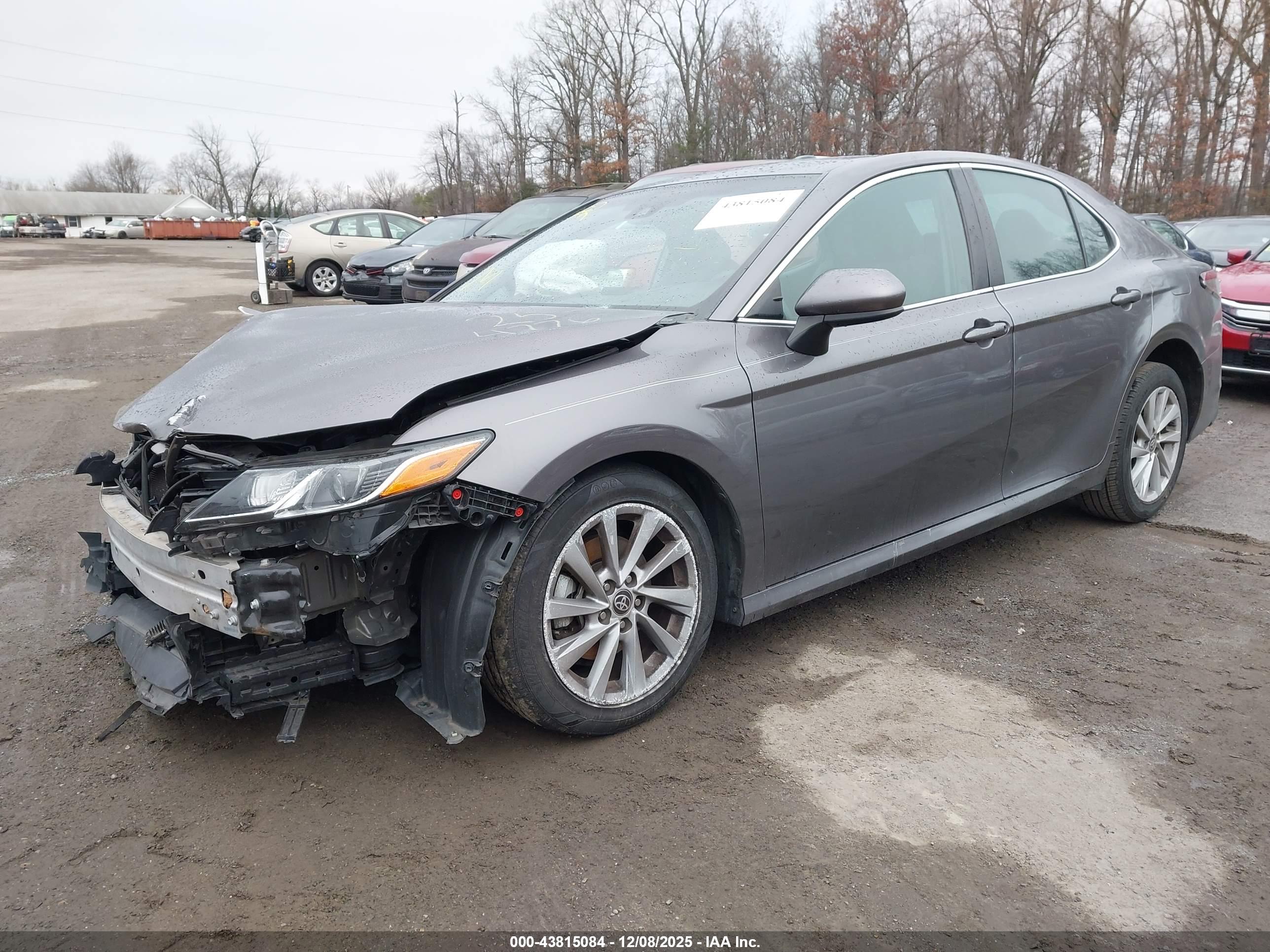 TOYOTA CAMRY image 2