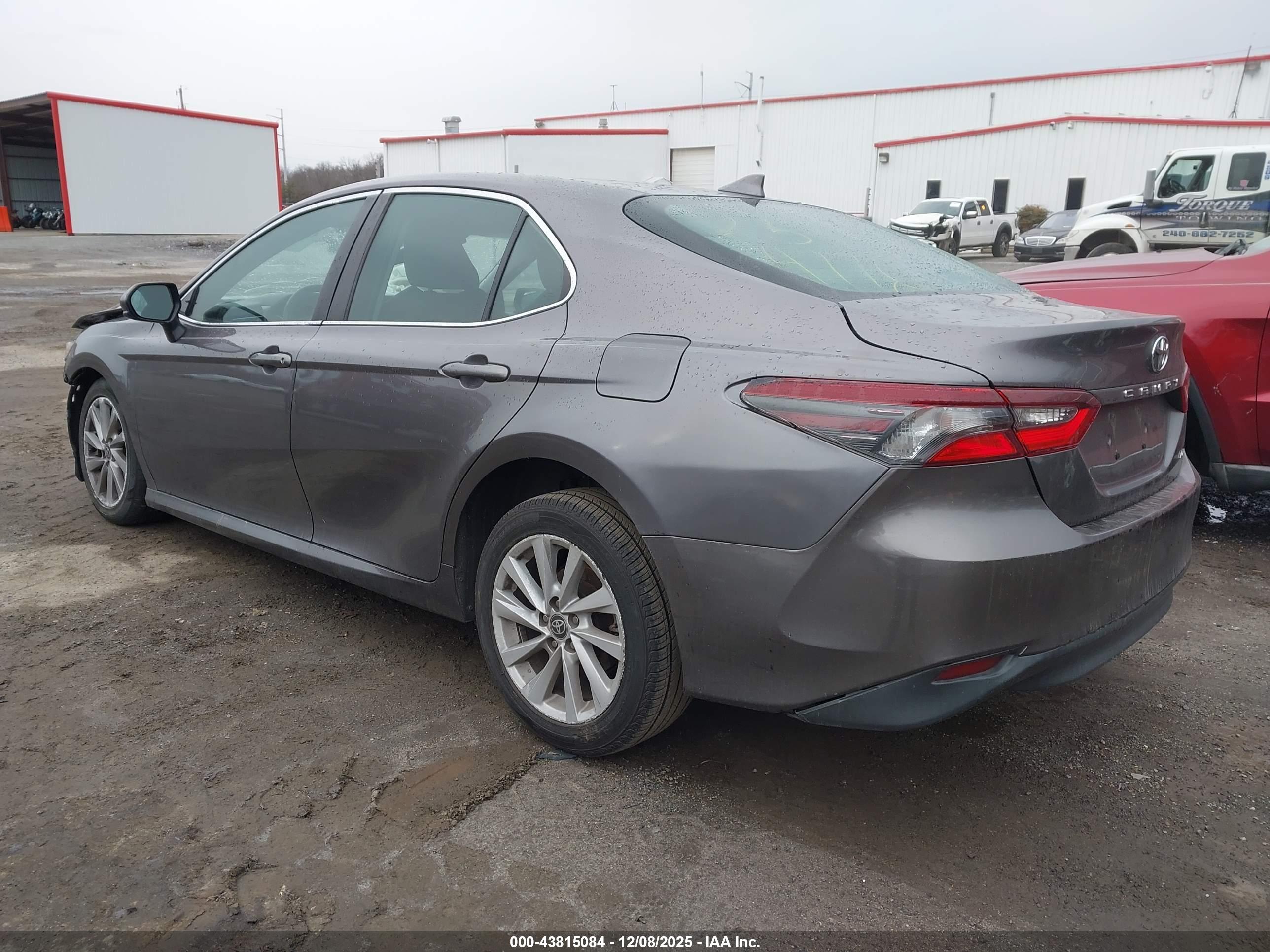 TOYOTA CAMRY image 3
