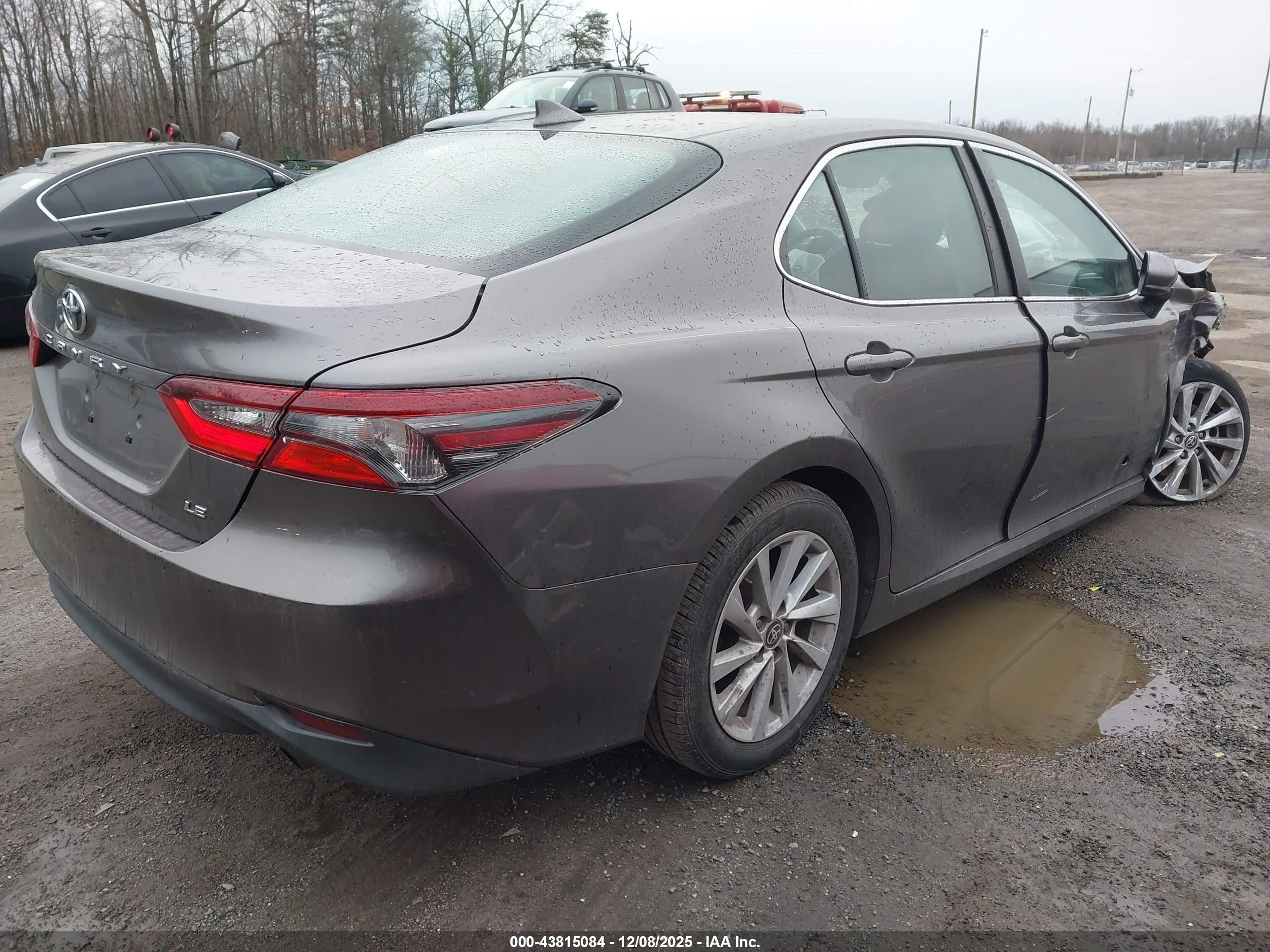 TOYOTA CAMRY image 4