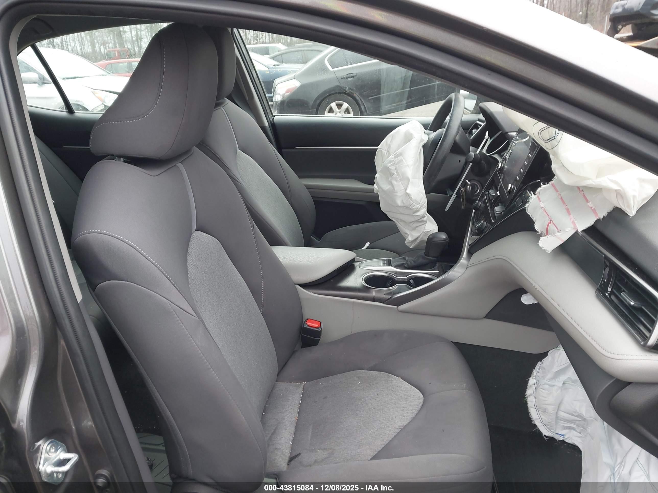 TOYOTA CAMRY image 5