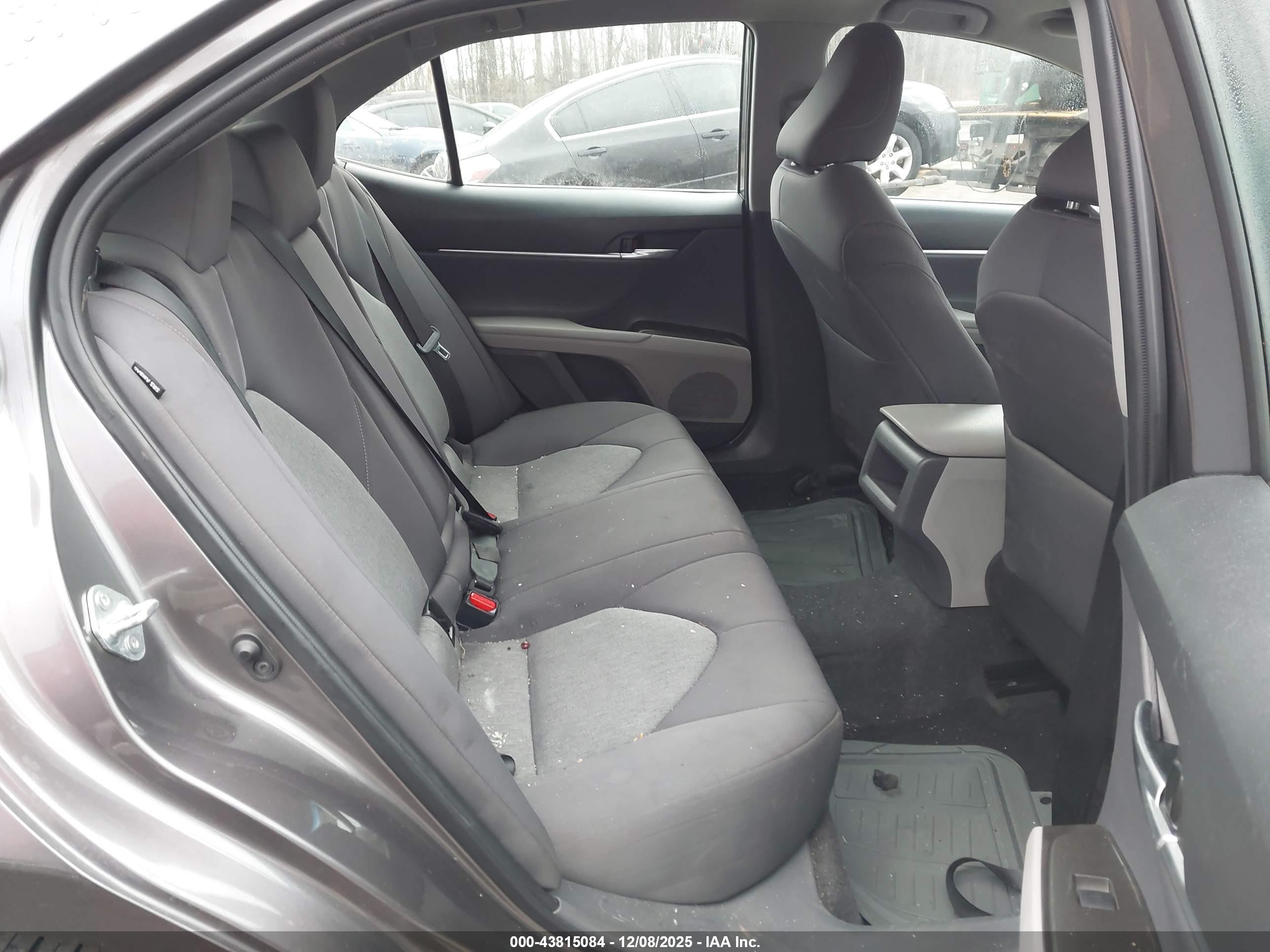 TOYOTA CAMRY image 8