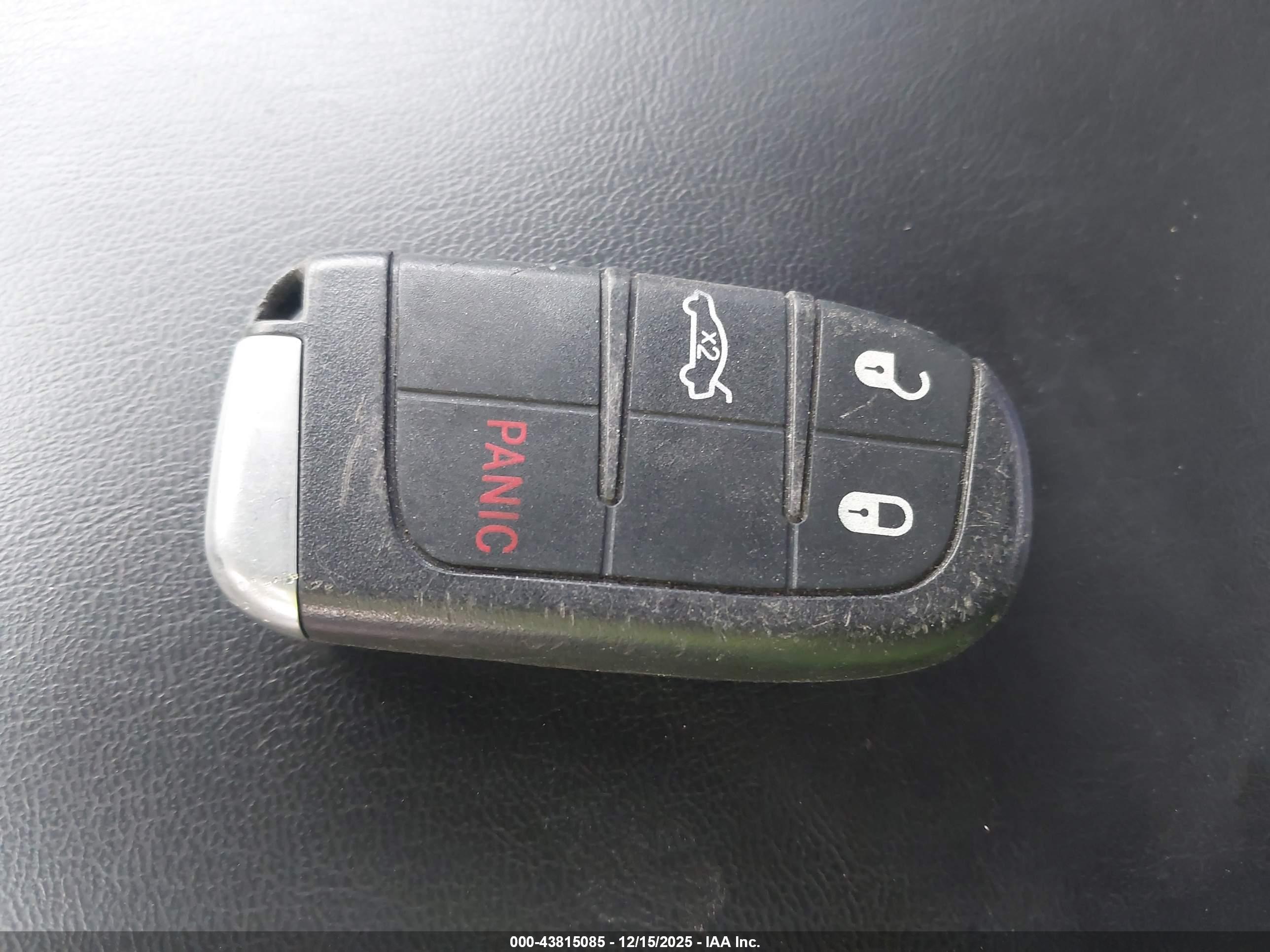 CHRYSLER 300 image 11