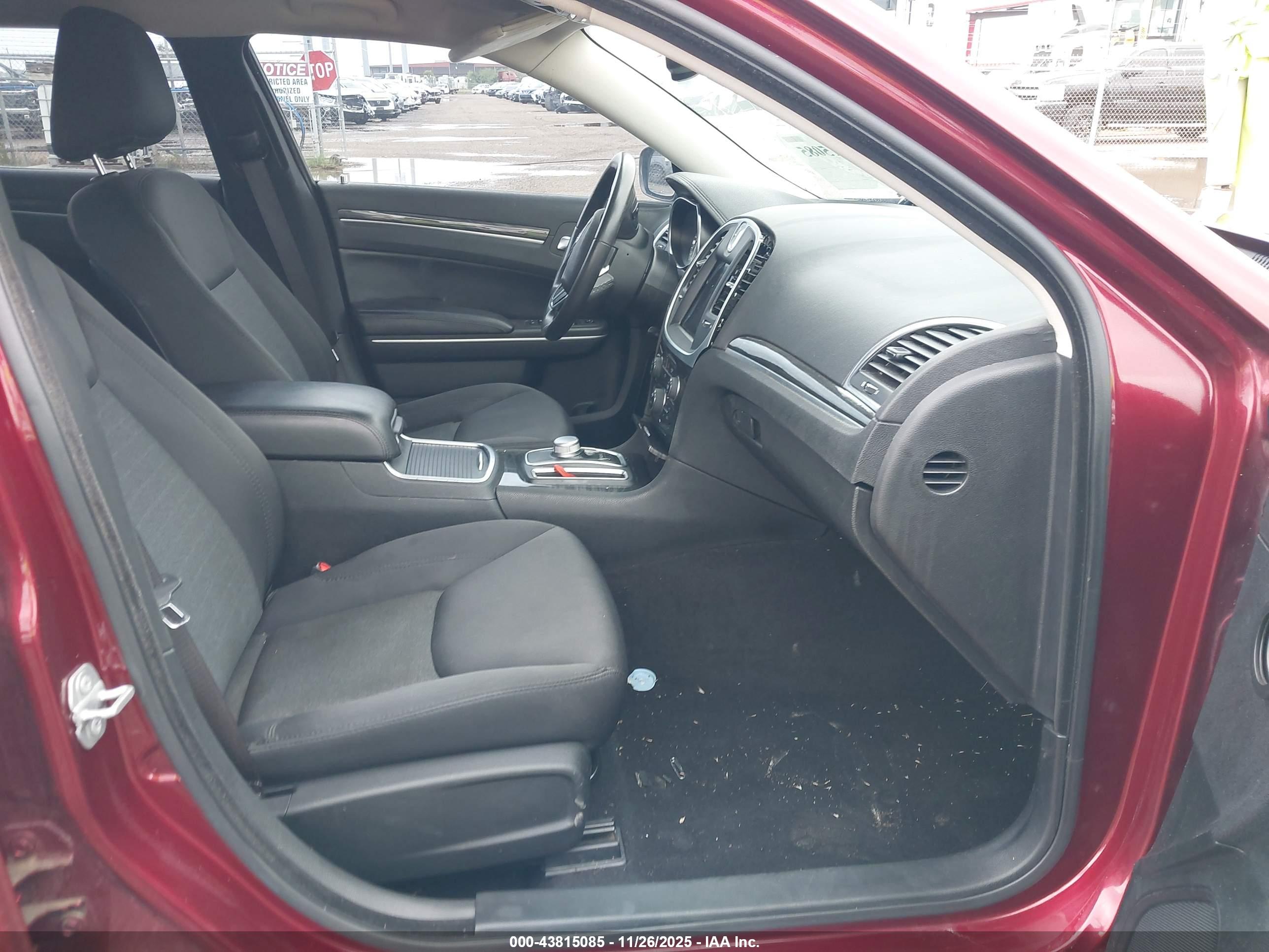 CHRYSLER 300 image 5