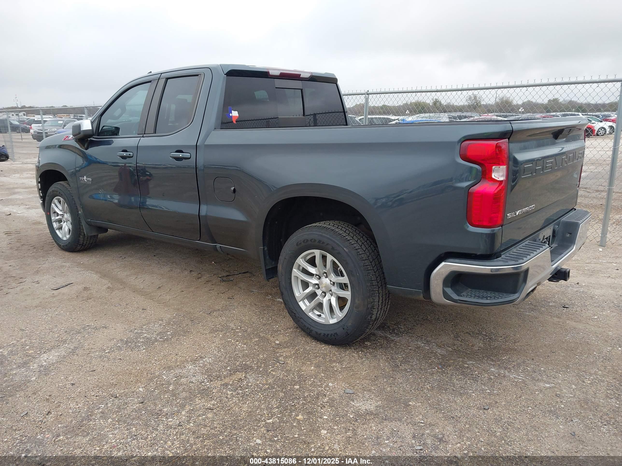 CHEVROLET SILVERADO image 3