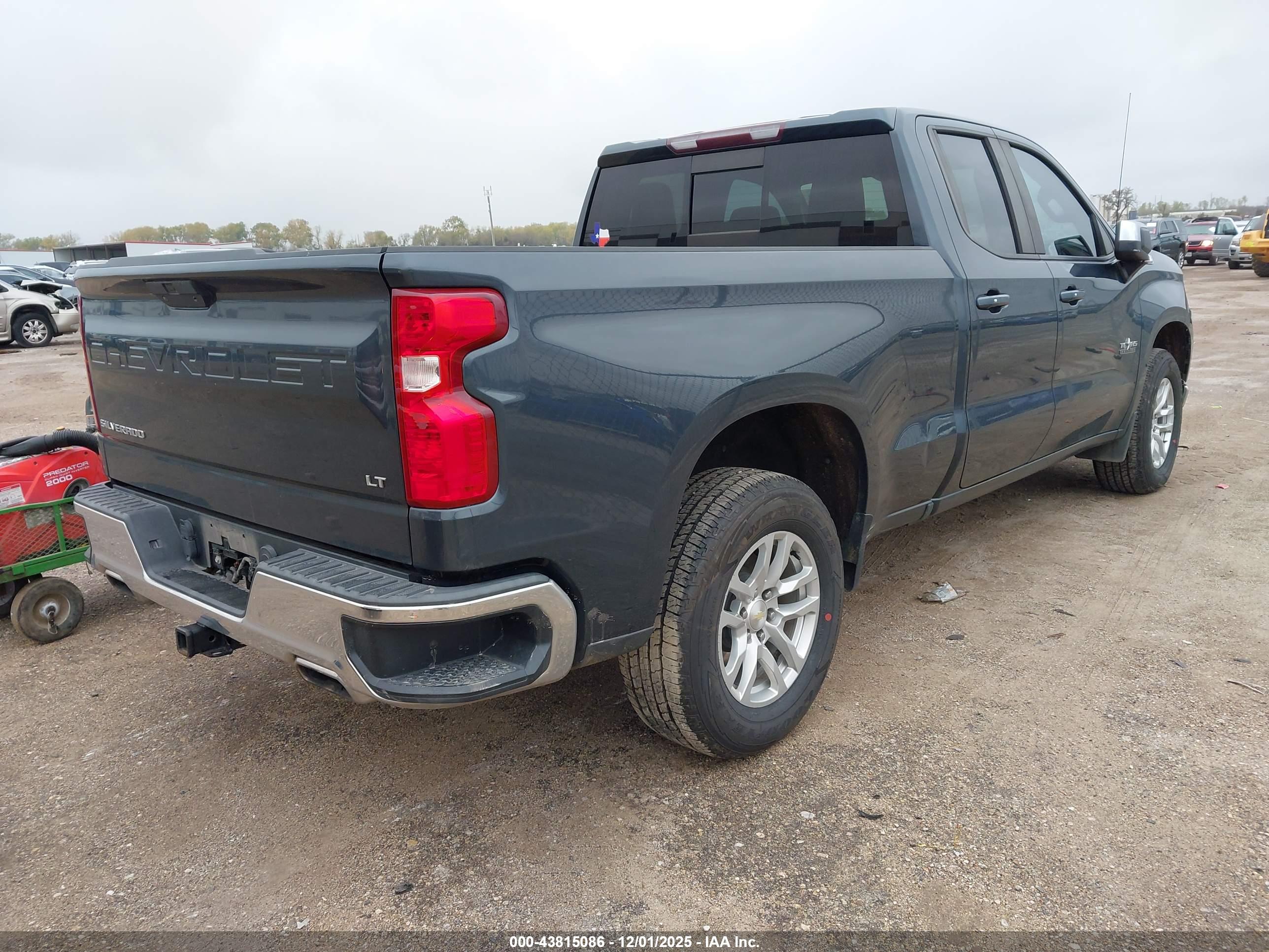 CHEVROLET SILVERADO image 4