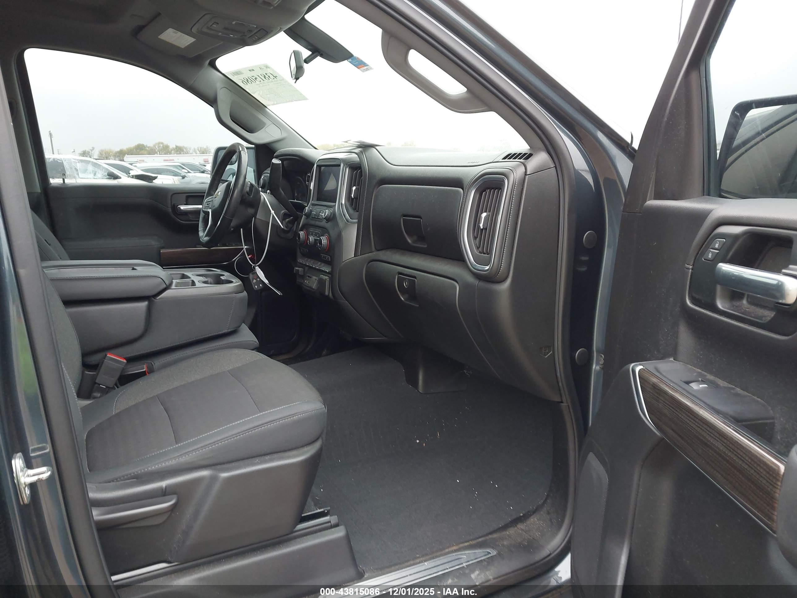 CHEVROLET SILVERADO image 5