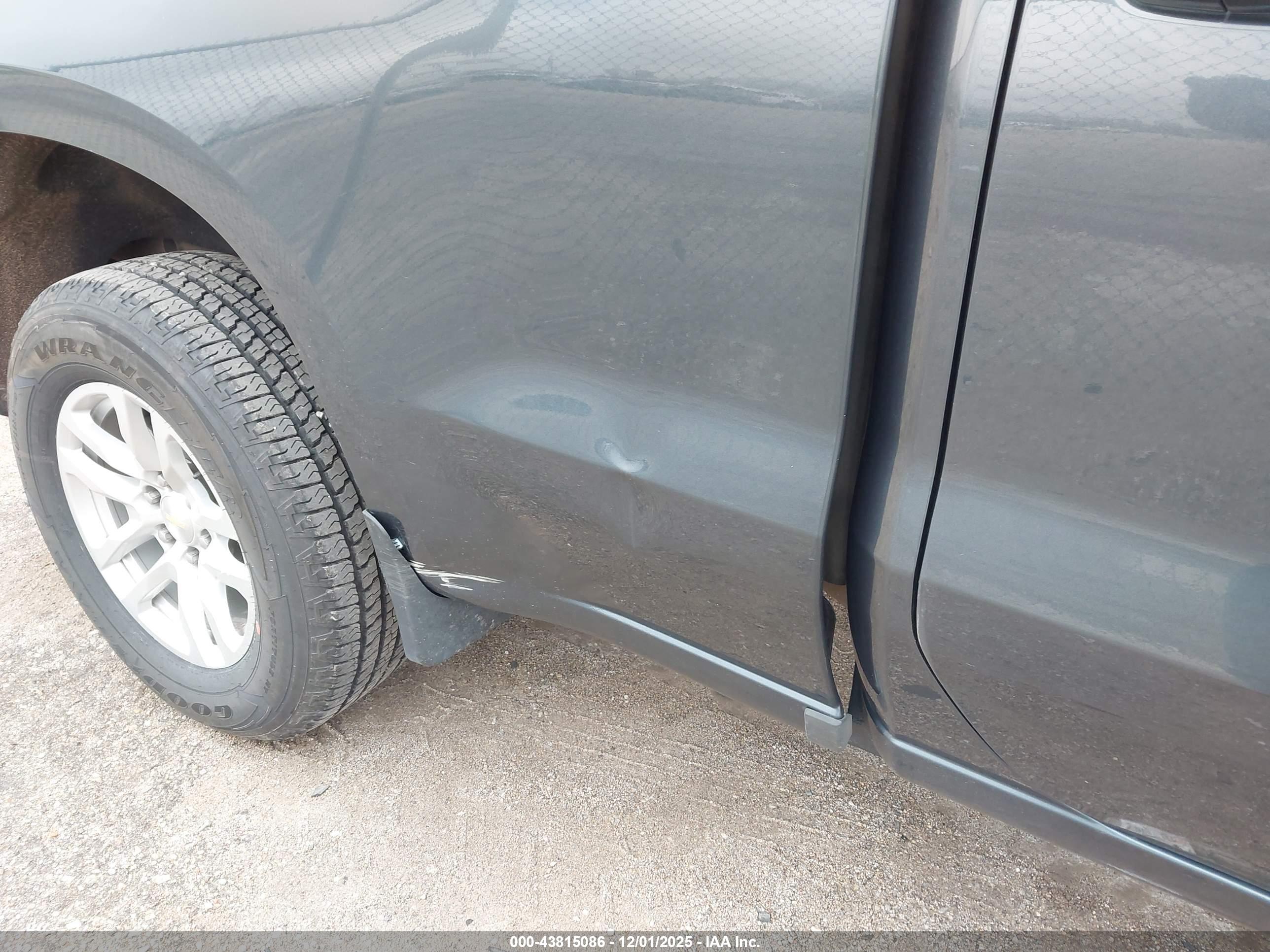 CHEVROLET SILVERADO image 6