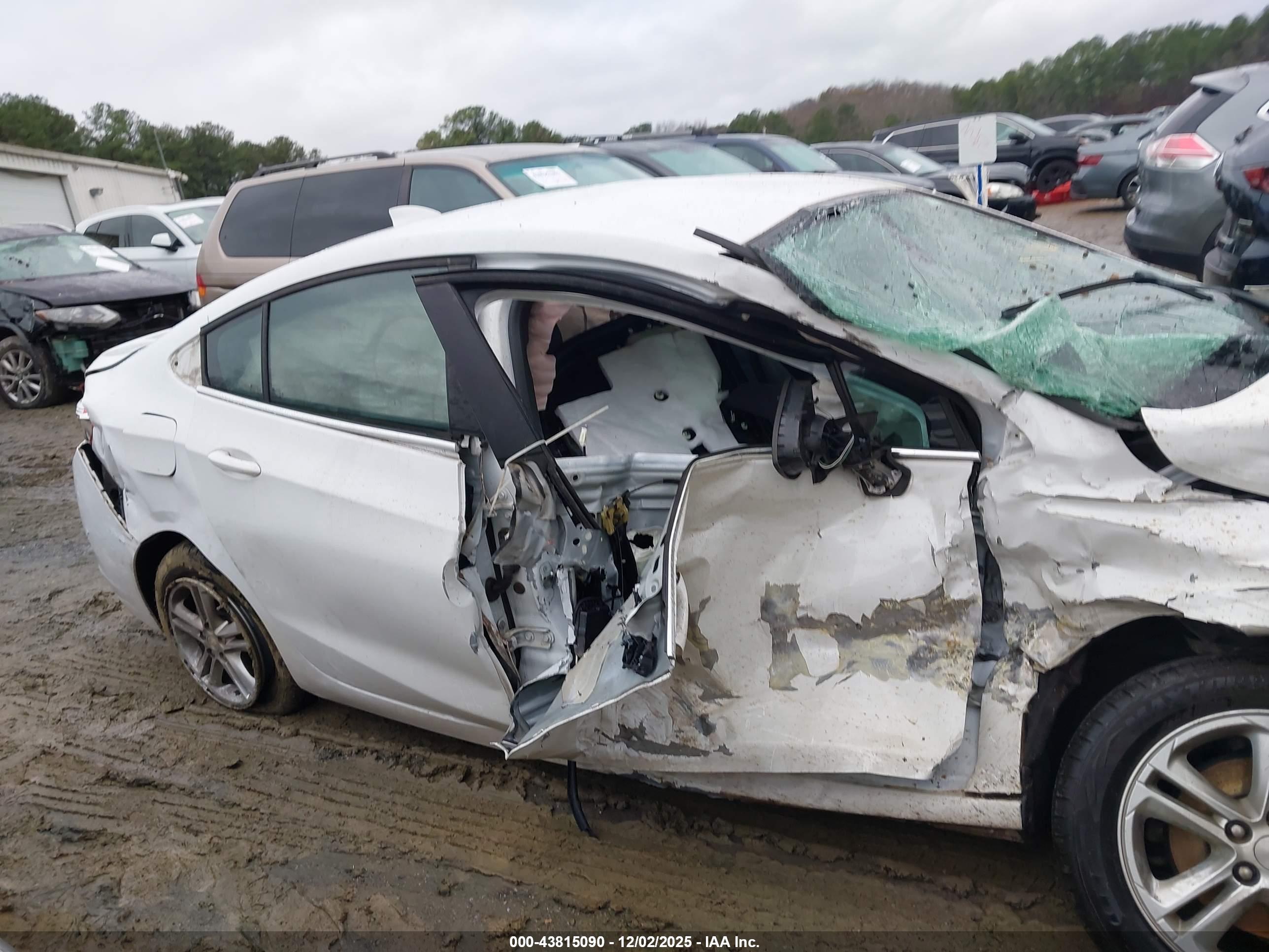 CHEVROLET CRUZE image 6