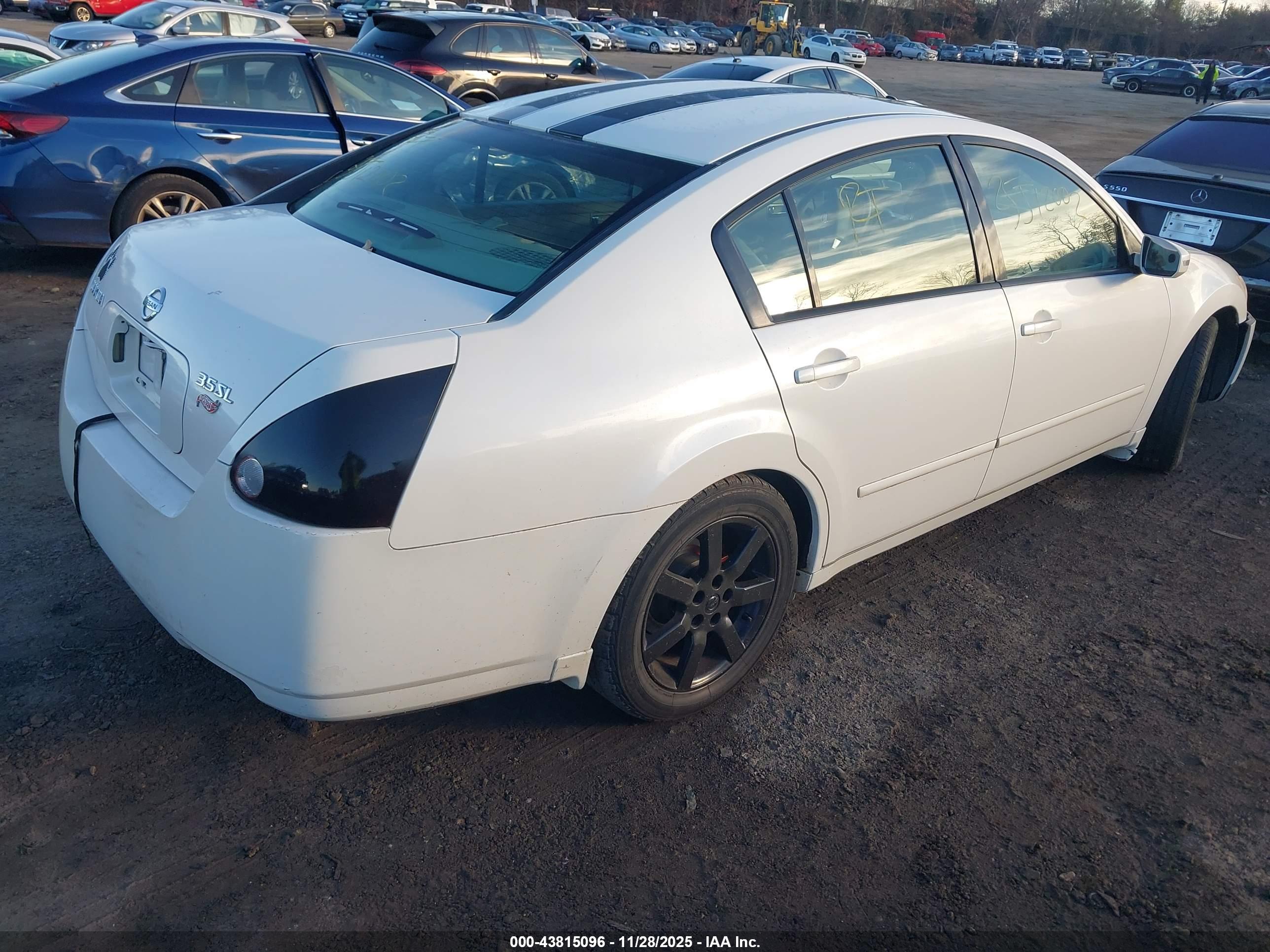 NISSAN MAXIMA image 4