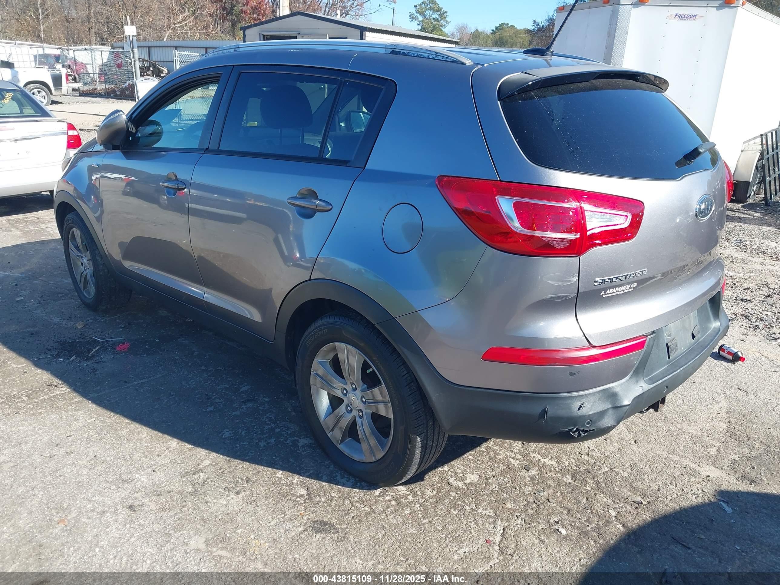KIA SPORTAGE image 3